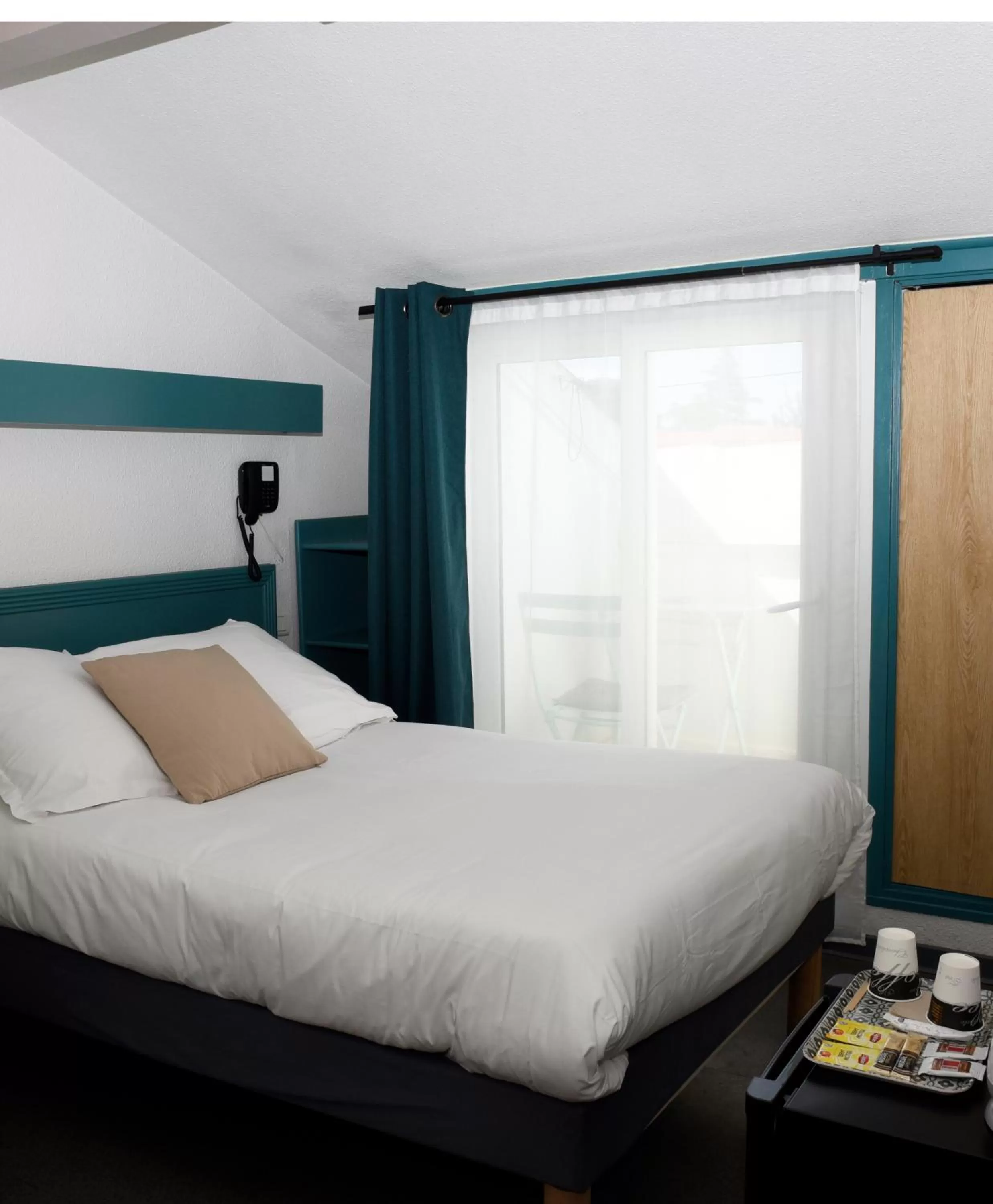 Photo of the whole room in Azur Hôtel