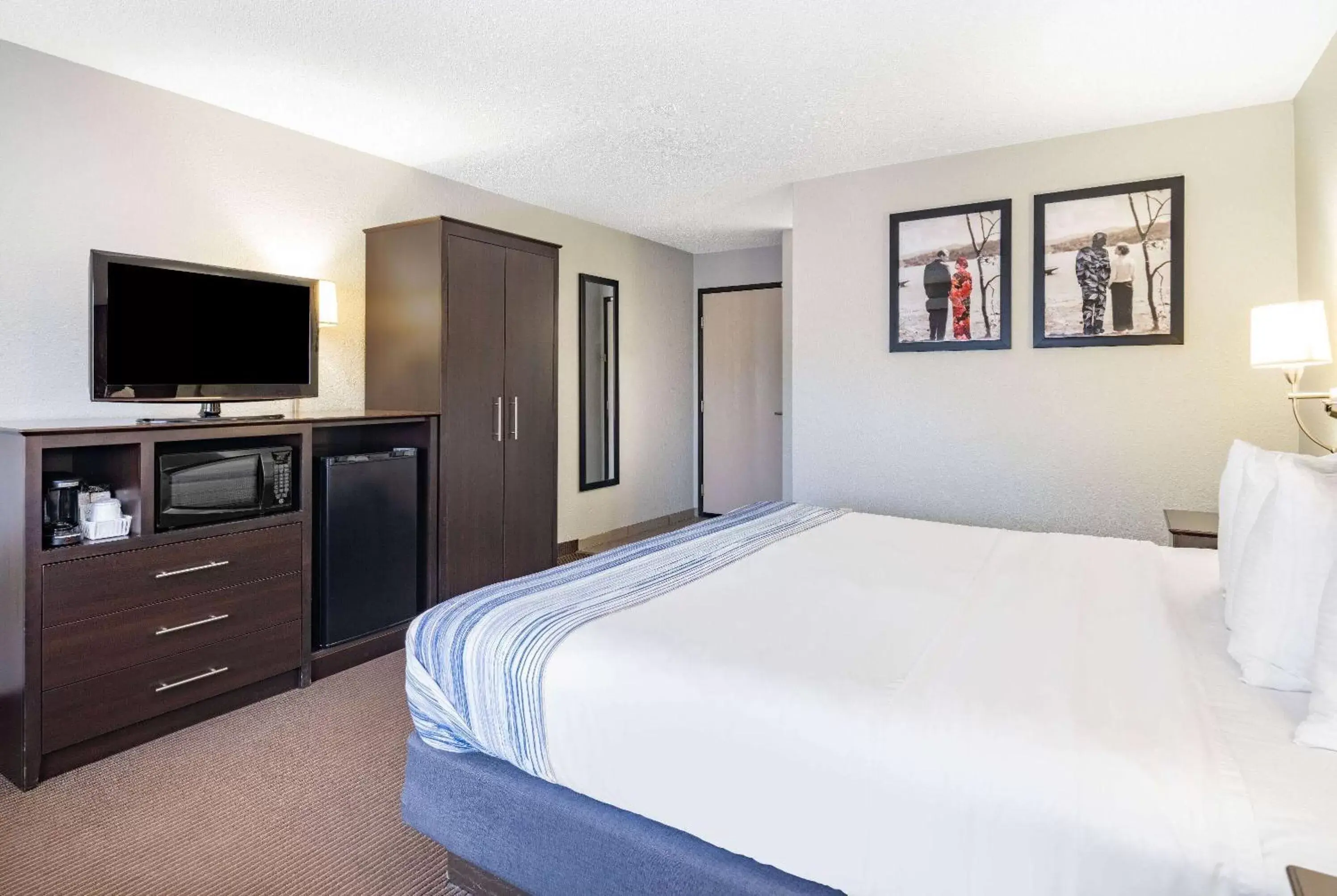 Queen Room - Non-Smoking in AmericInn by Wyndham Plover Stevens Point Queen Room - Non-Smoking in AmericInn by Wyndham Plover Stevens Point