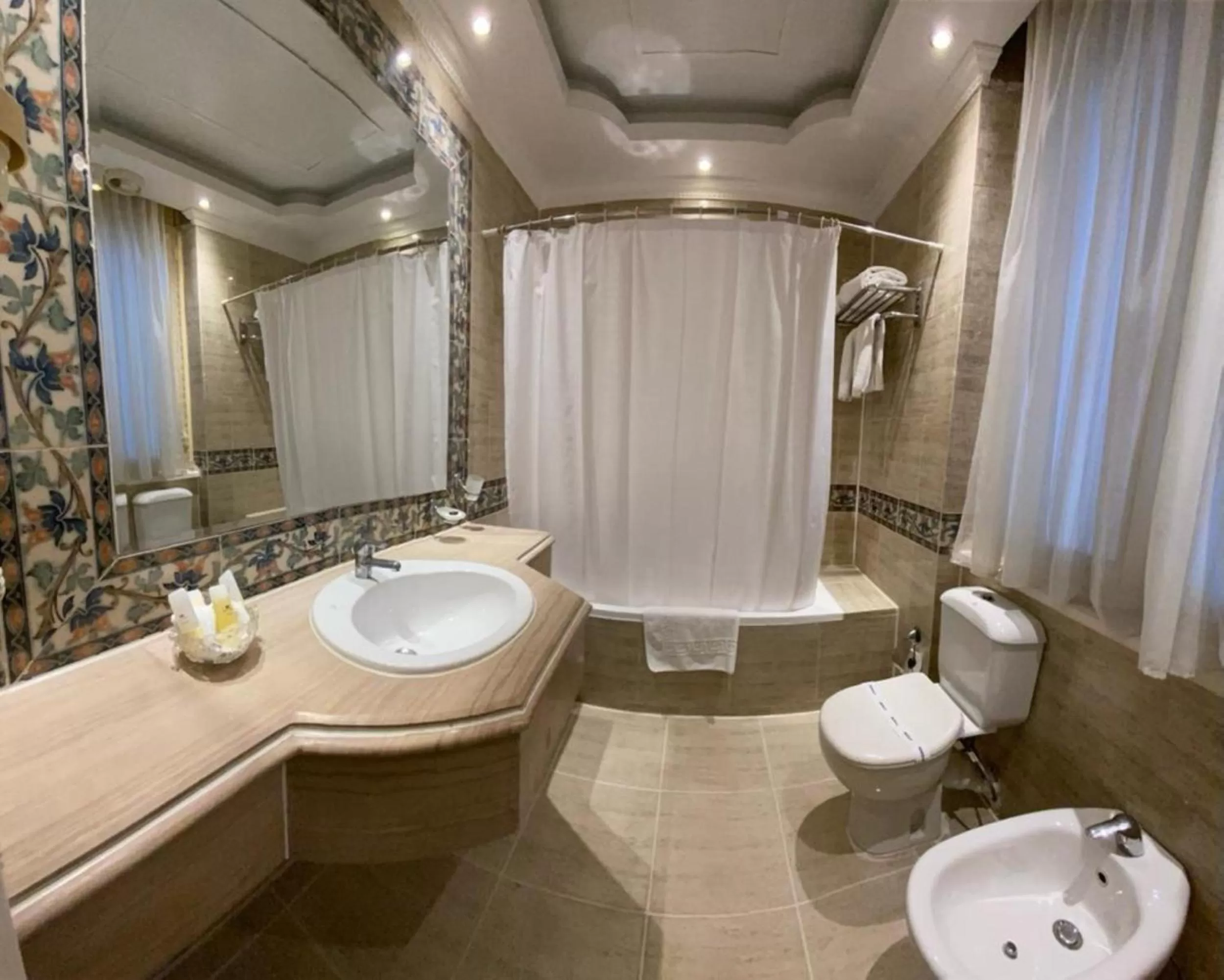Bathroom in Windsor Palace Luxury Heritage Hotel Since 1906 by Paradise Inn Group