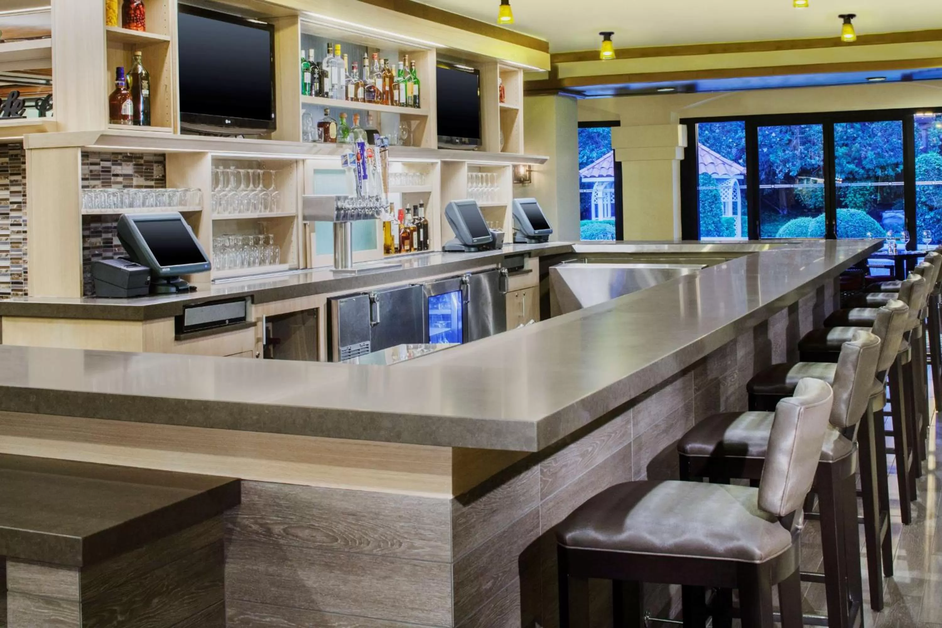 Lounge or bar in Hyatt Regency Westlake