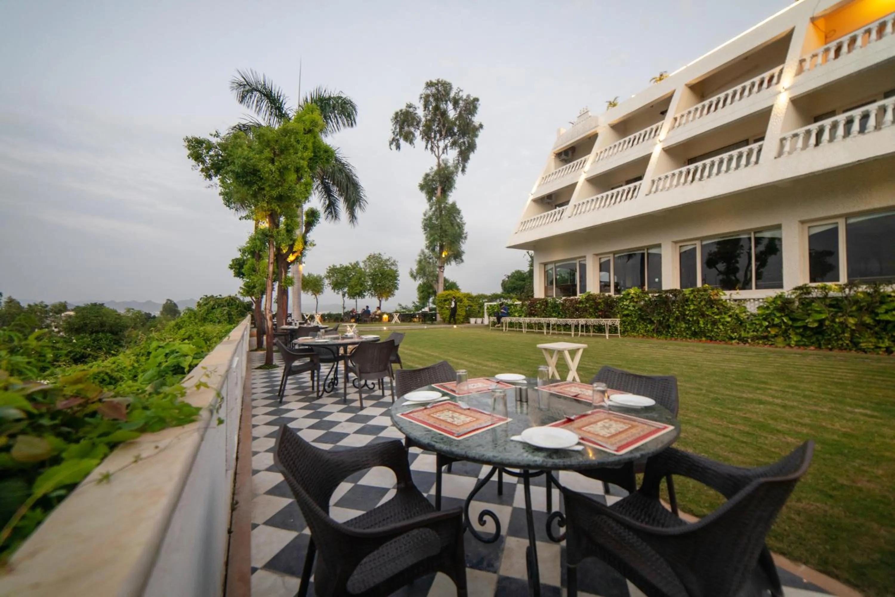 Restaurant/places to eat in Hotel Hilltop Palace