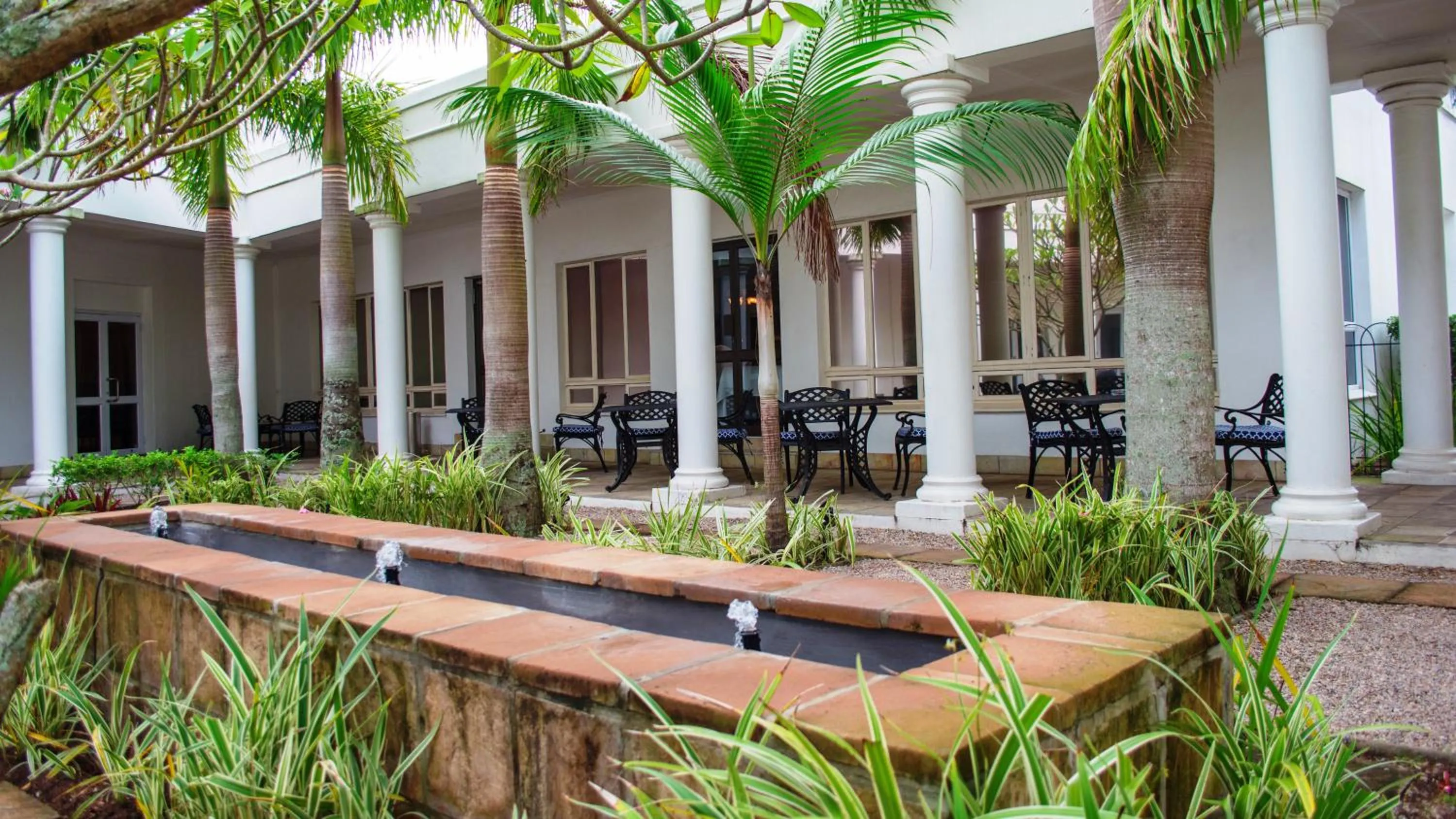 Patio in Premier Hotel The Richards