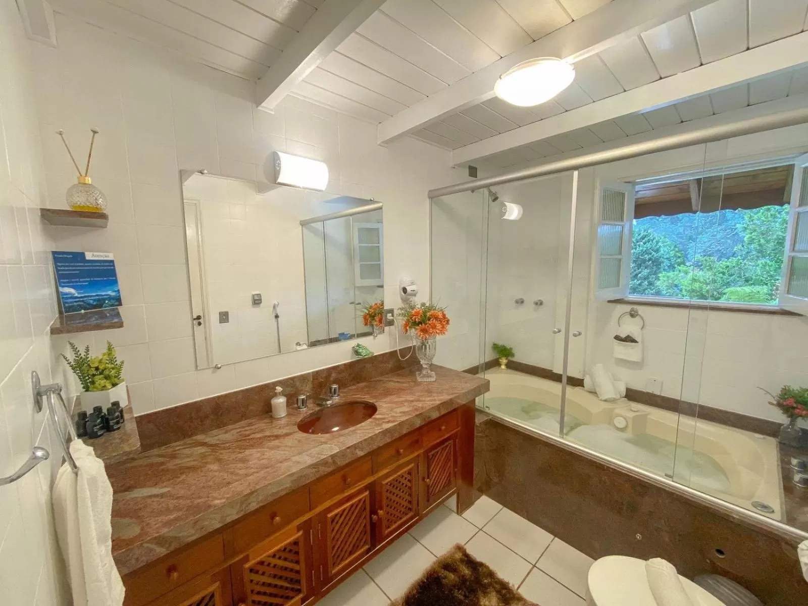 Hot Tub, Bathroom in Pousada Ricanto Amore Mio