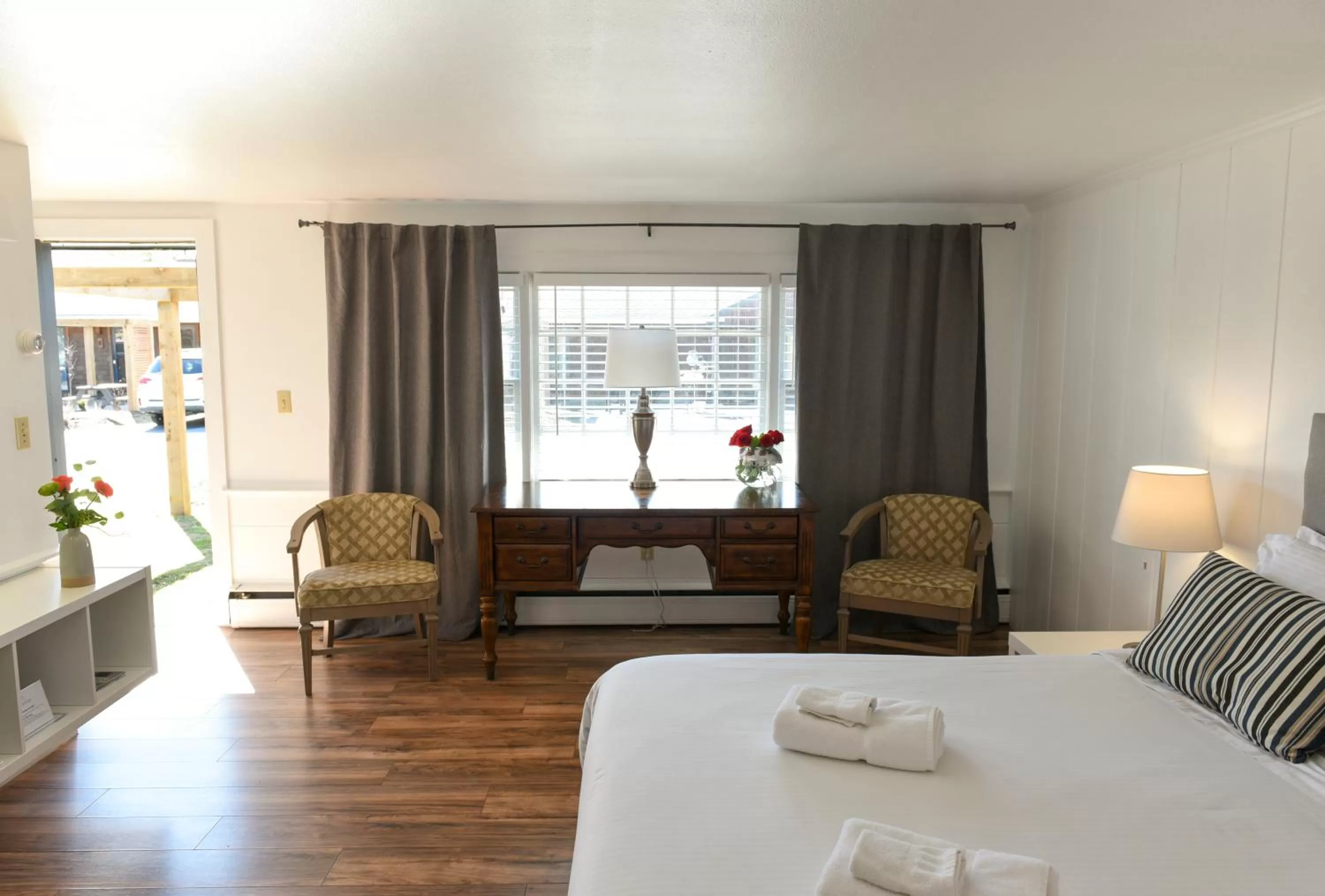 Seating area, Bed in Cape Cod Veranda