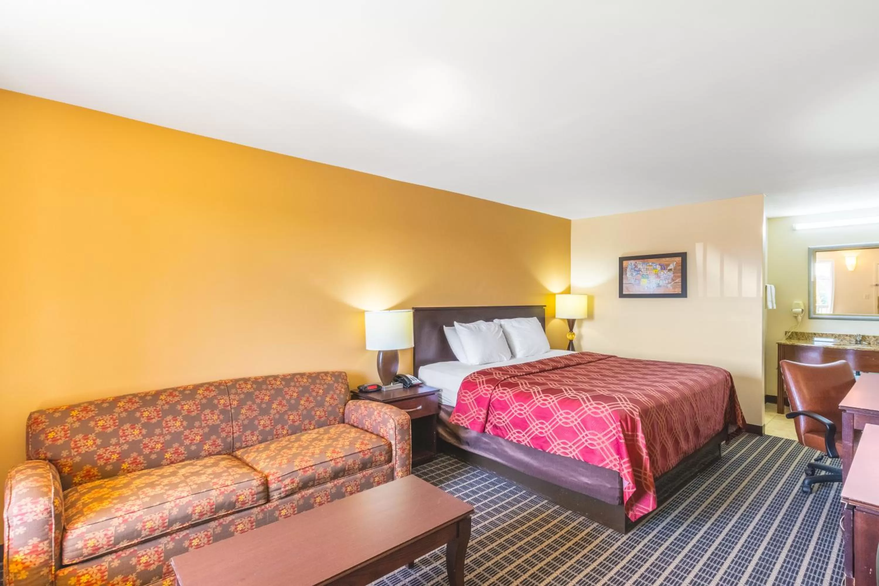 Photo of the whole room, Bed in Econo Lodge Gaffney