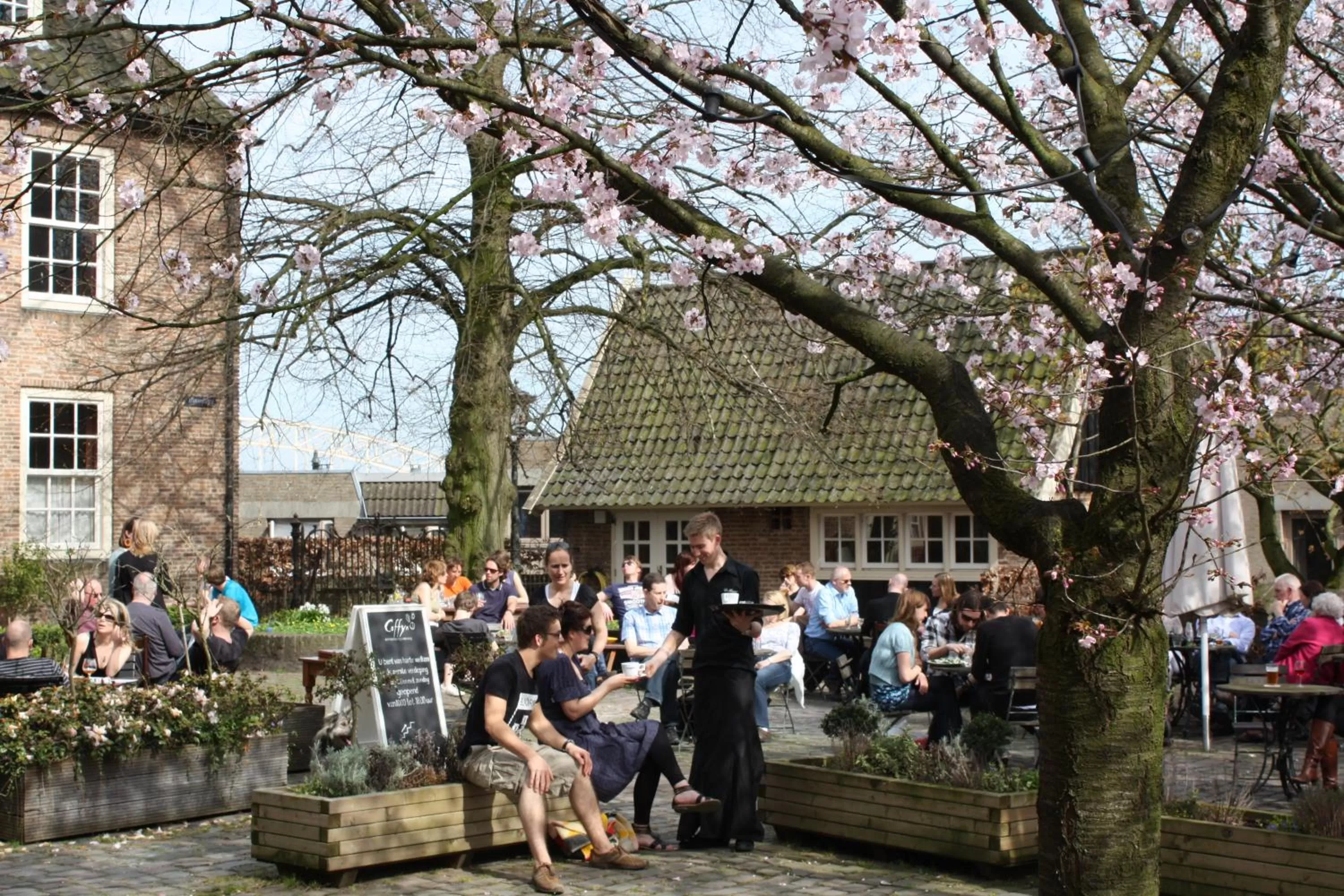 Facade/entrance in De Hemel De Kracht van Ambacht