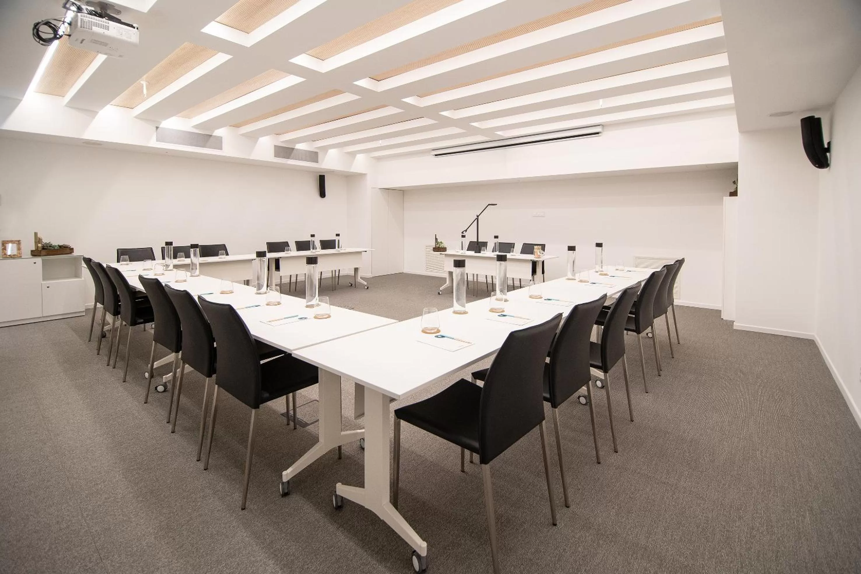 Business facilities in INNSiDE by Meliá Milano Torre GalFa