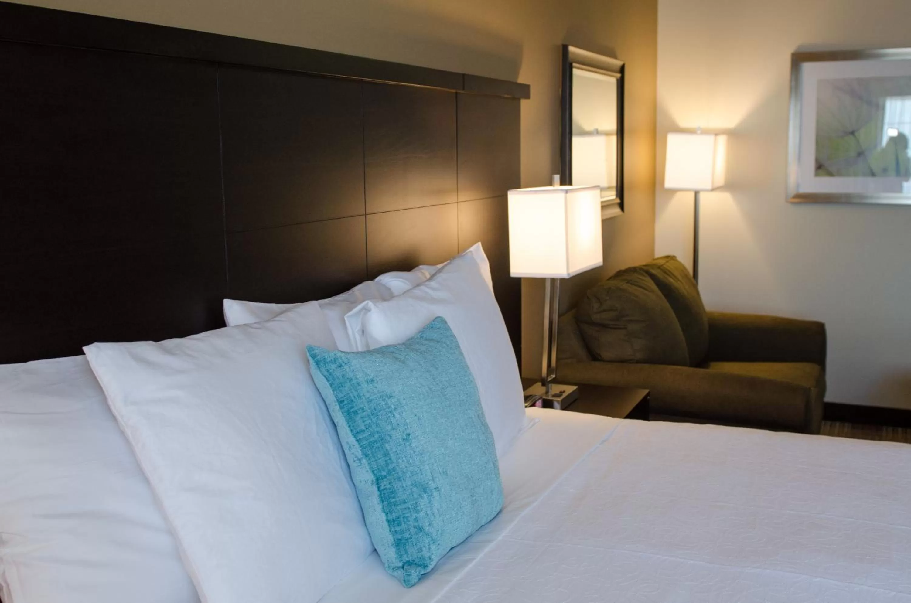 Bed in Inn at Moses Lake