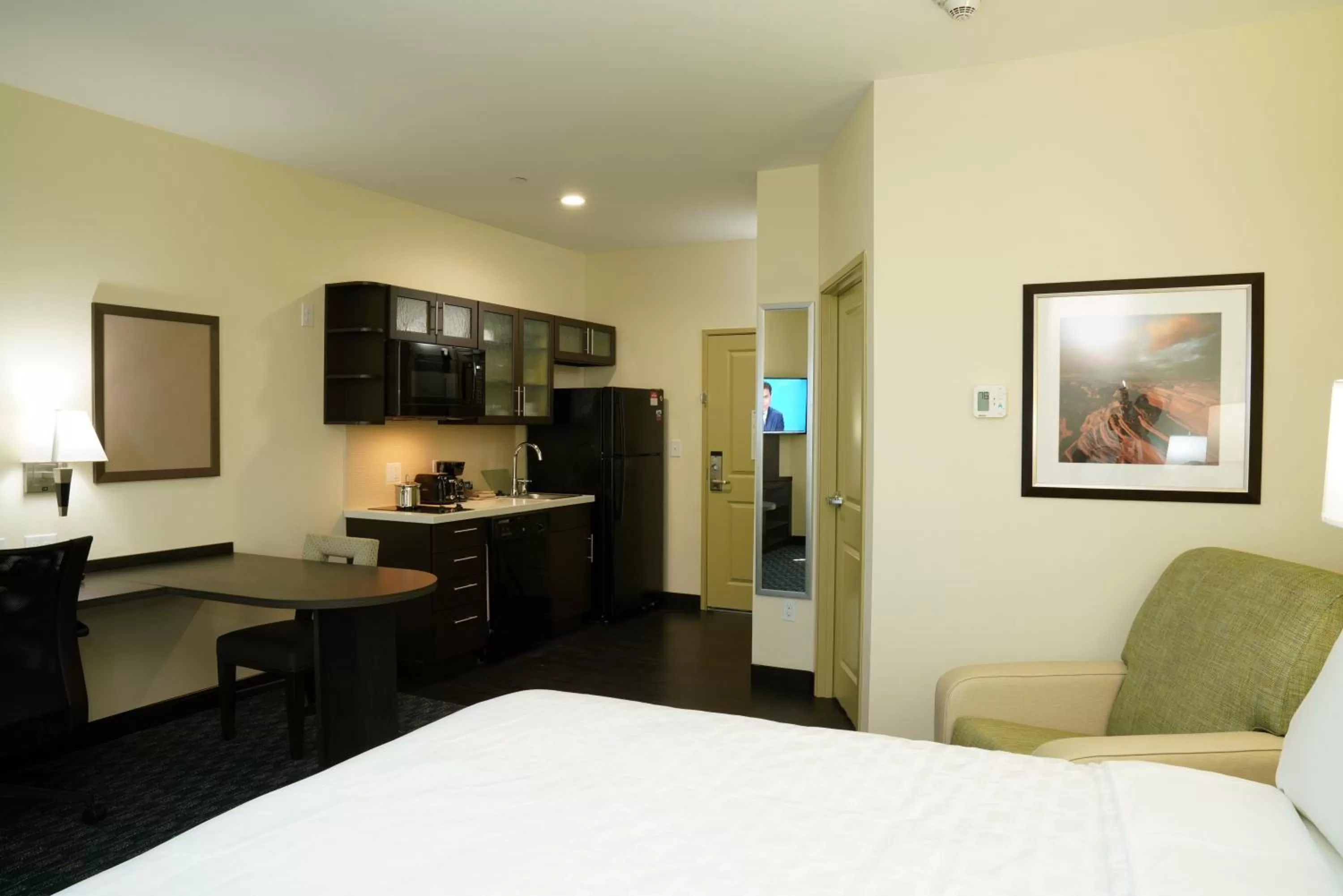 Photo of the whole room, Bed in Candlewood Suites - Plano North by IHG