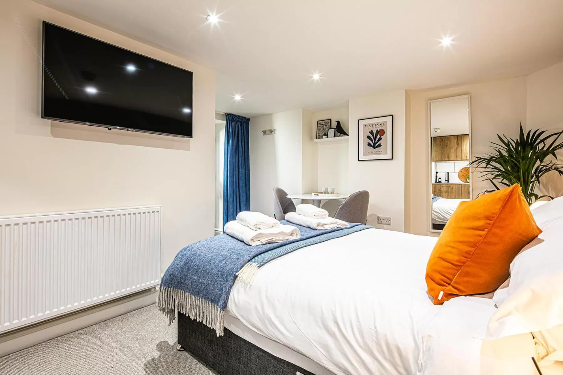 TV and multimedia, Bed in The Belmont - Harrogate Stays