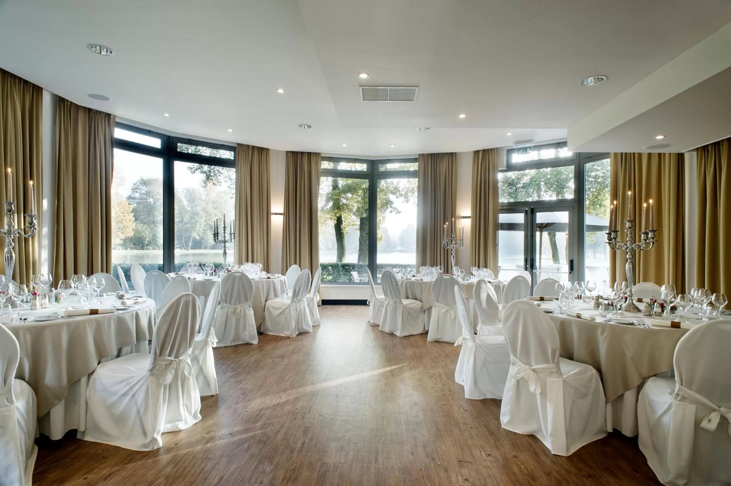 Banquet/Function facilities in M Hotel