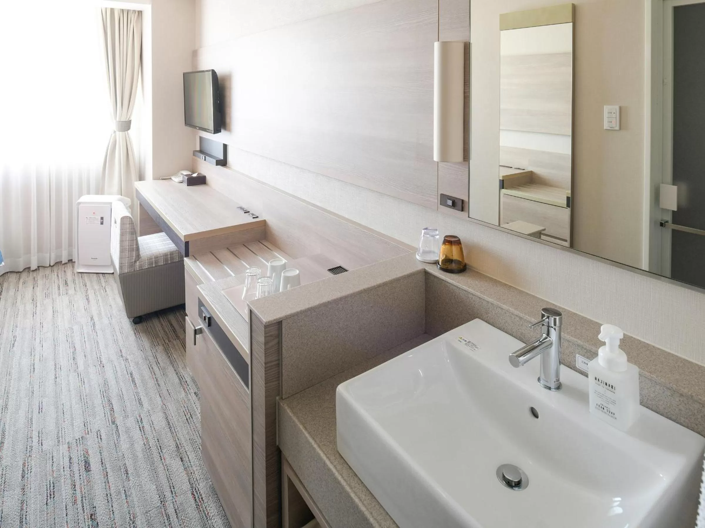 TV and multimedia in Vessel Inn Shigamoriyama Station