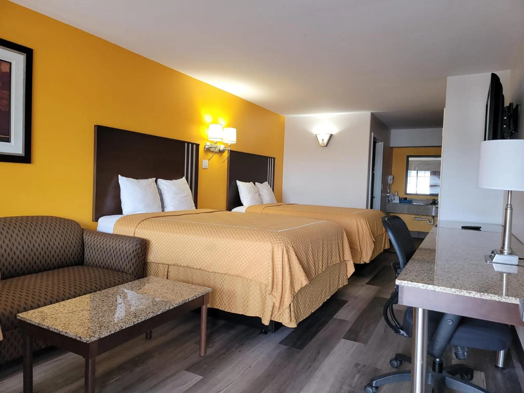 Bed in Texas Inn and Suites Raymondville