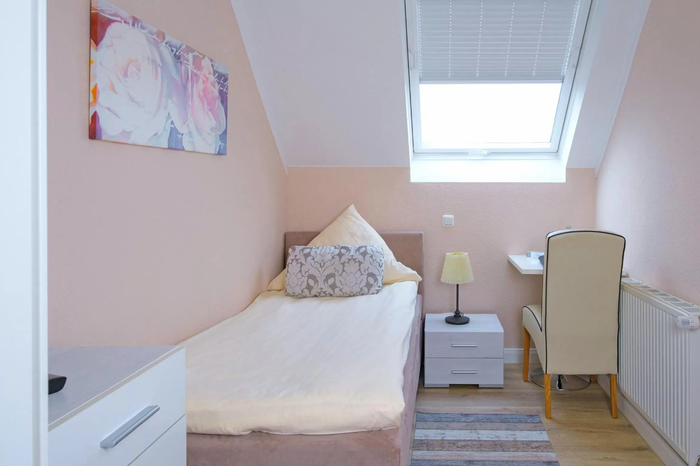 Staff, Bed in Hotel-Restaurant Holsteiner Hof