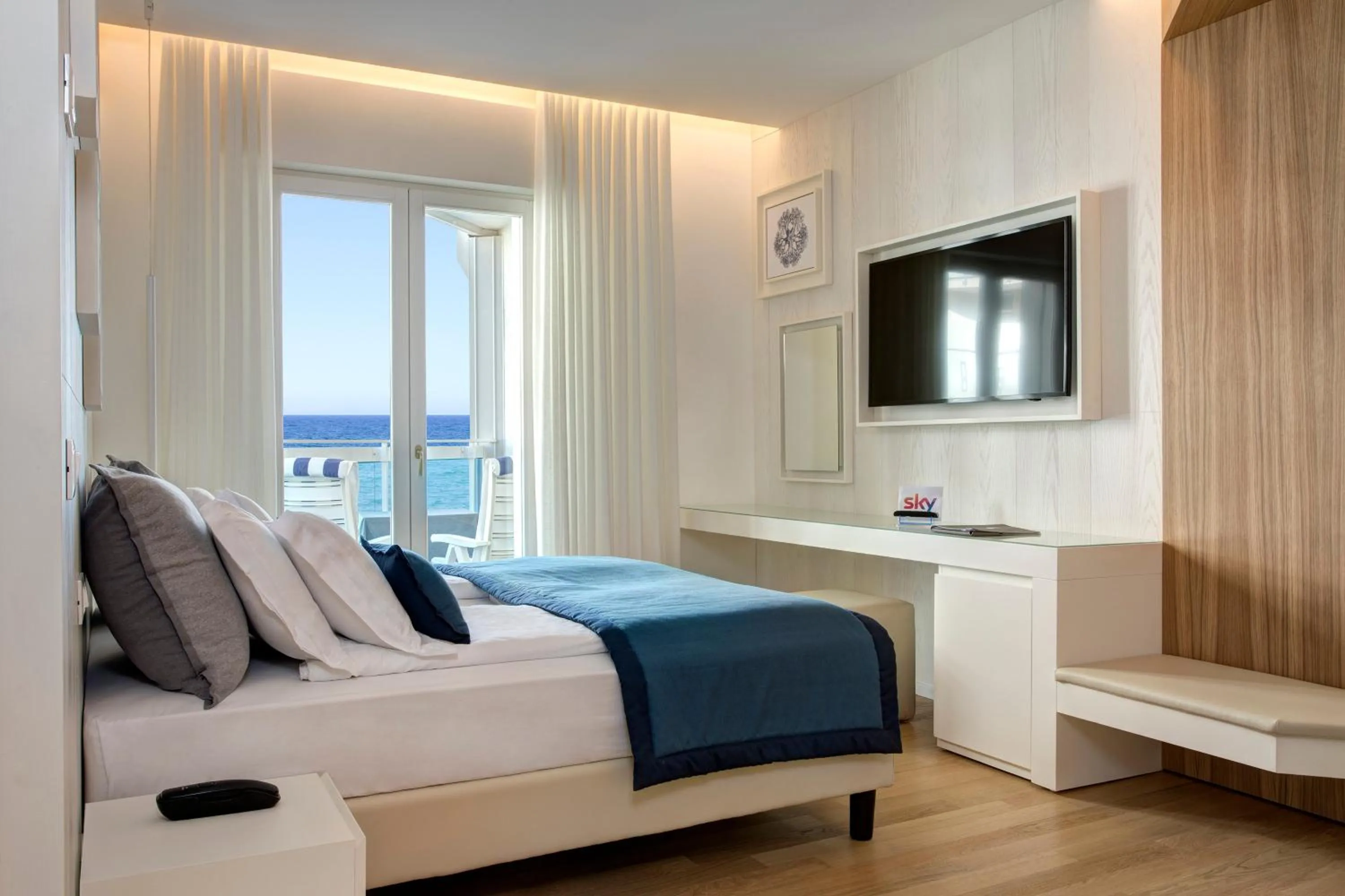 TV and multimedia, Bed in Hotel Cavalieri Palace & Suites