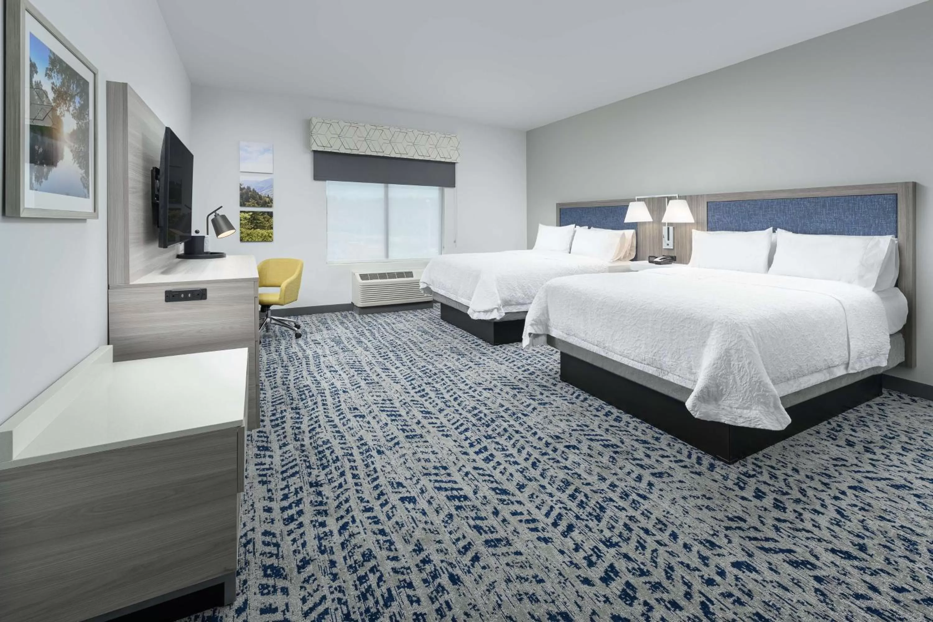 Bedroom, Bed in Hampton Inn by Hilton Ashland City, Tn