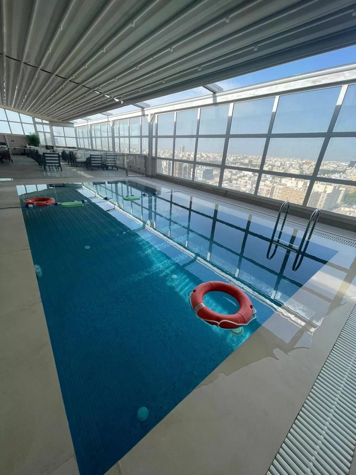 Swimming pool in Weekend Hotel Sari