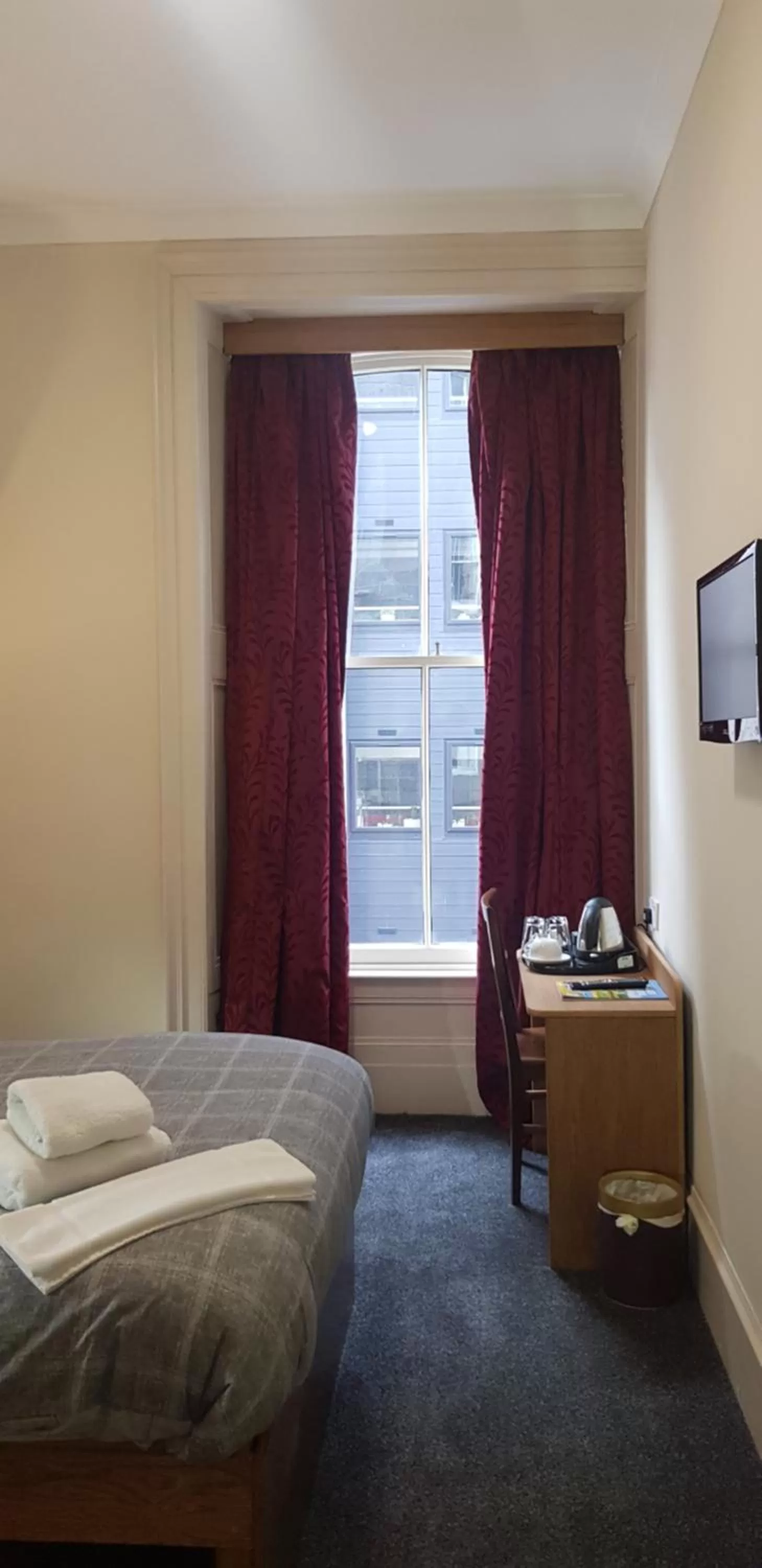 Bed in Aberdeen House