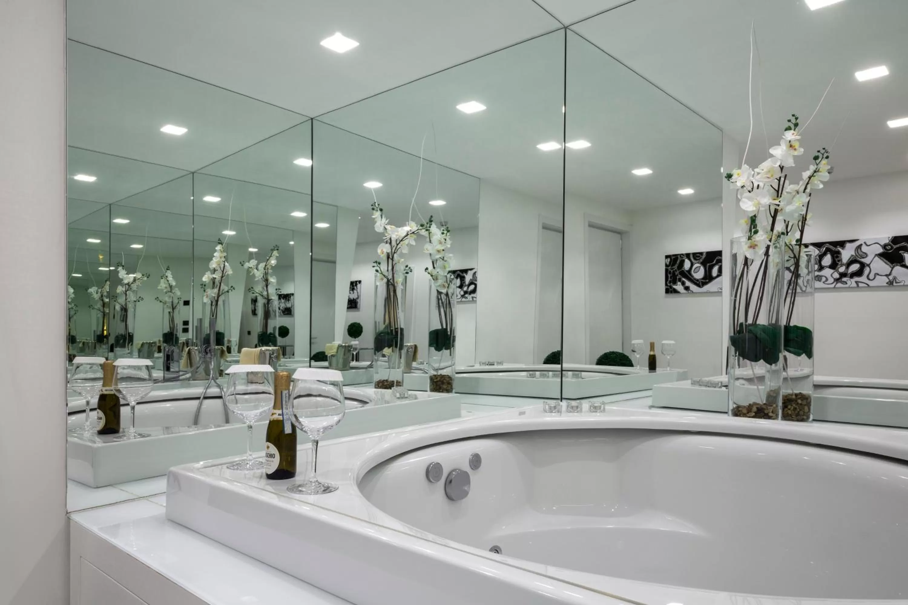 Hot Tub in LHP Hotel River & SPA