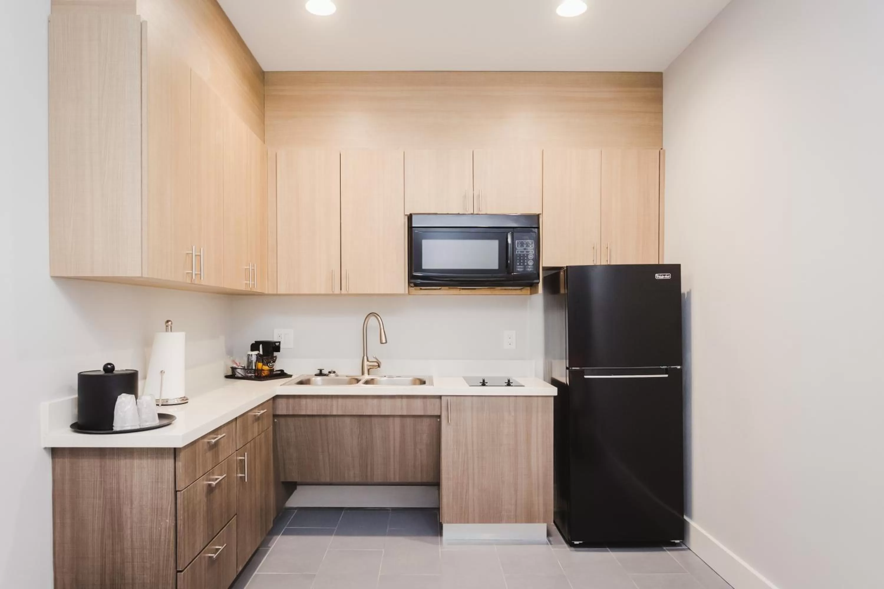 Kitchen or kitchenette in Palace Inn Blue Houston East Beltway 8