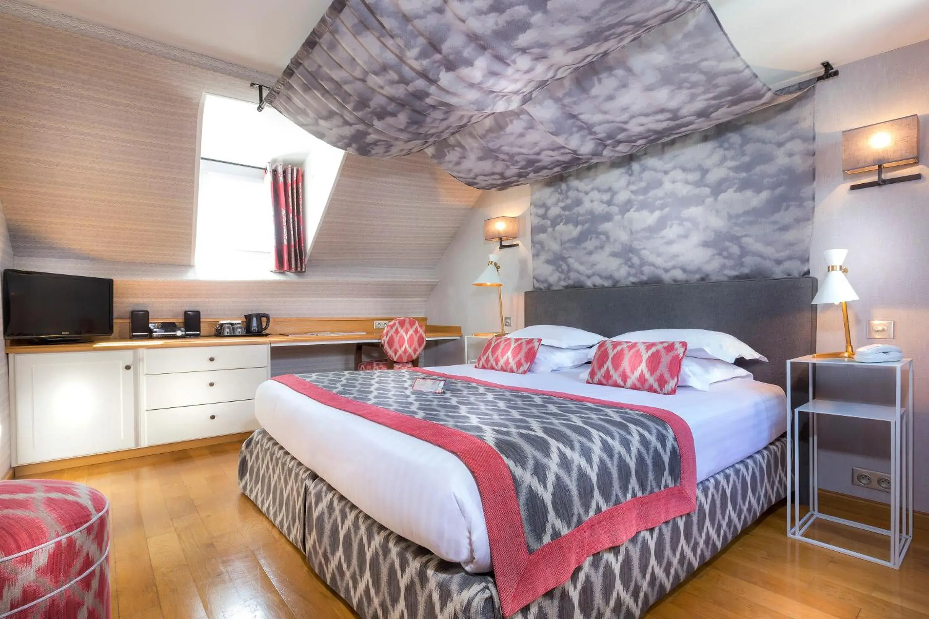 Junior Suite in Dauphine Saint Germain Junior Suite in Dauphine Saint Germain