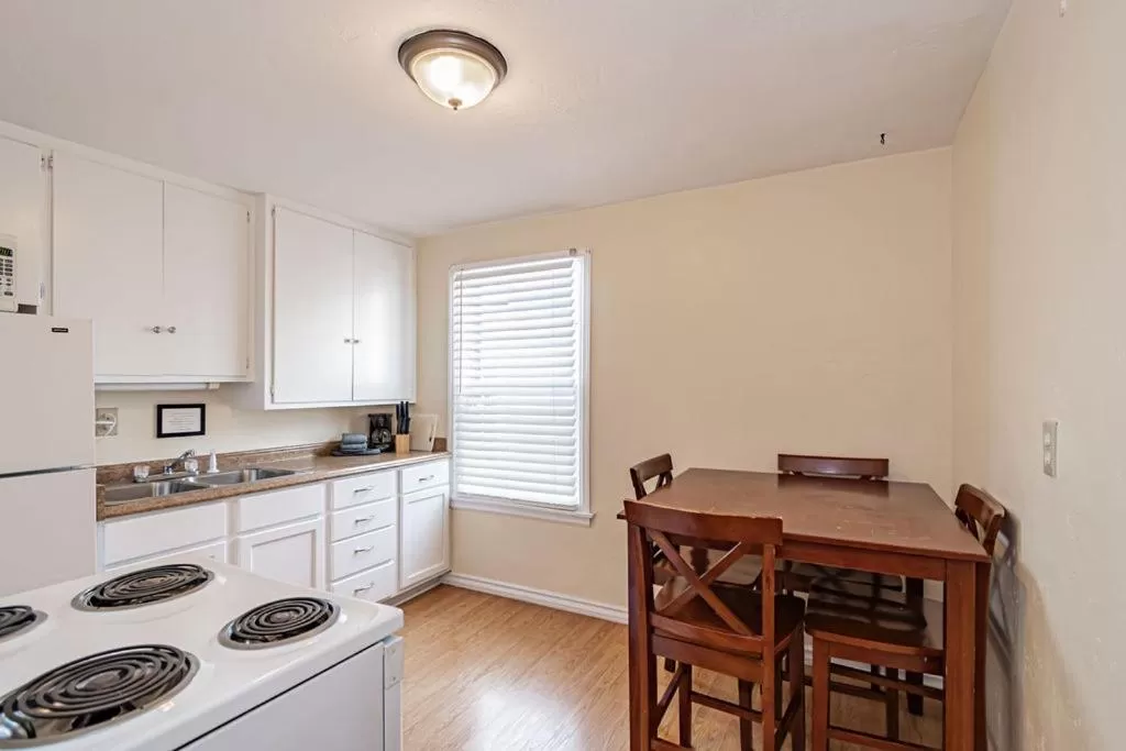 Kitchen or kitchenette, Kitchen/Kitchenette in Suites of Lava Hot Springs