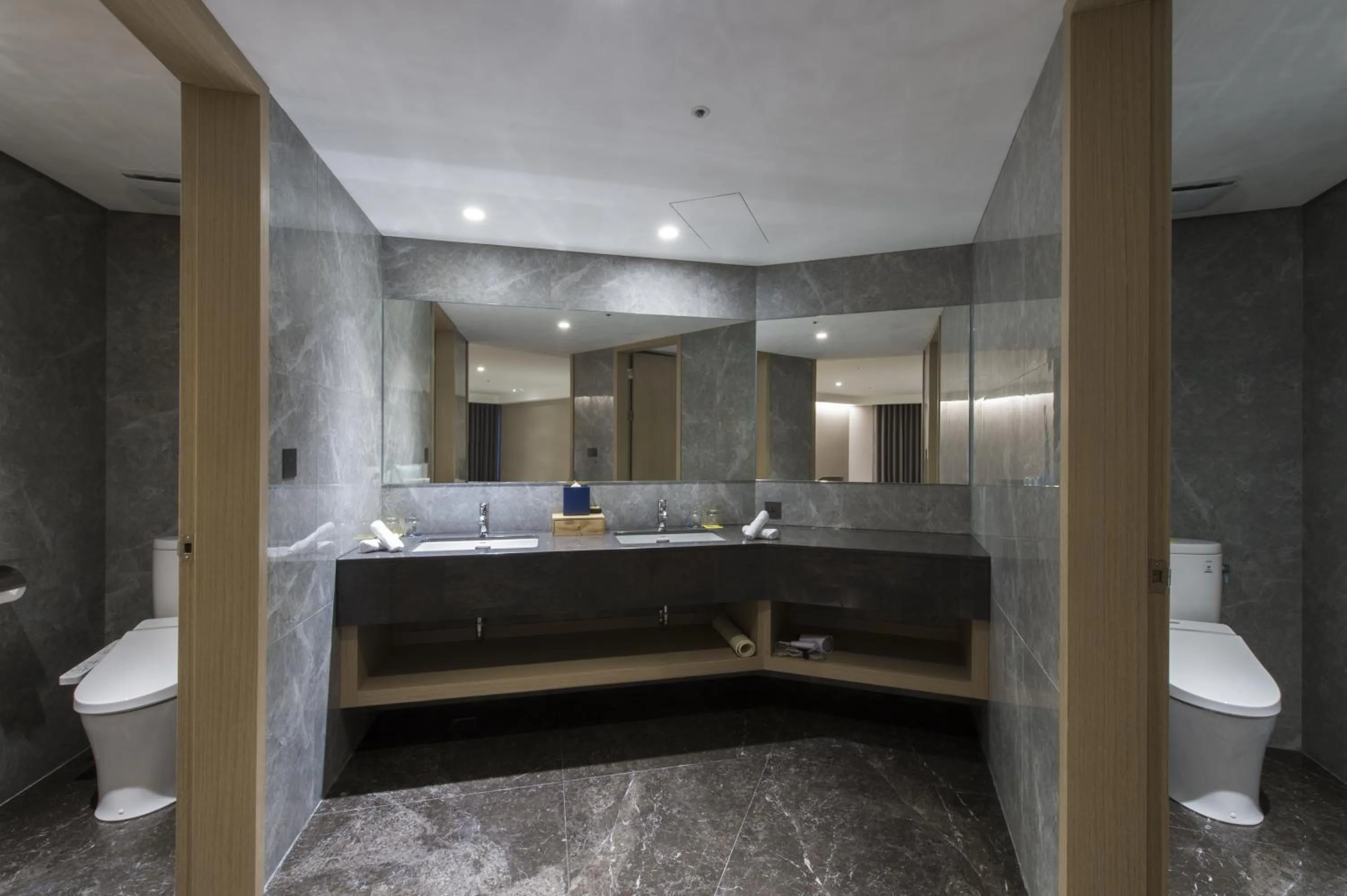 Toilet in Golden Tulip FAB Hotel New Taipei