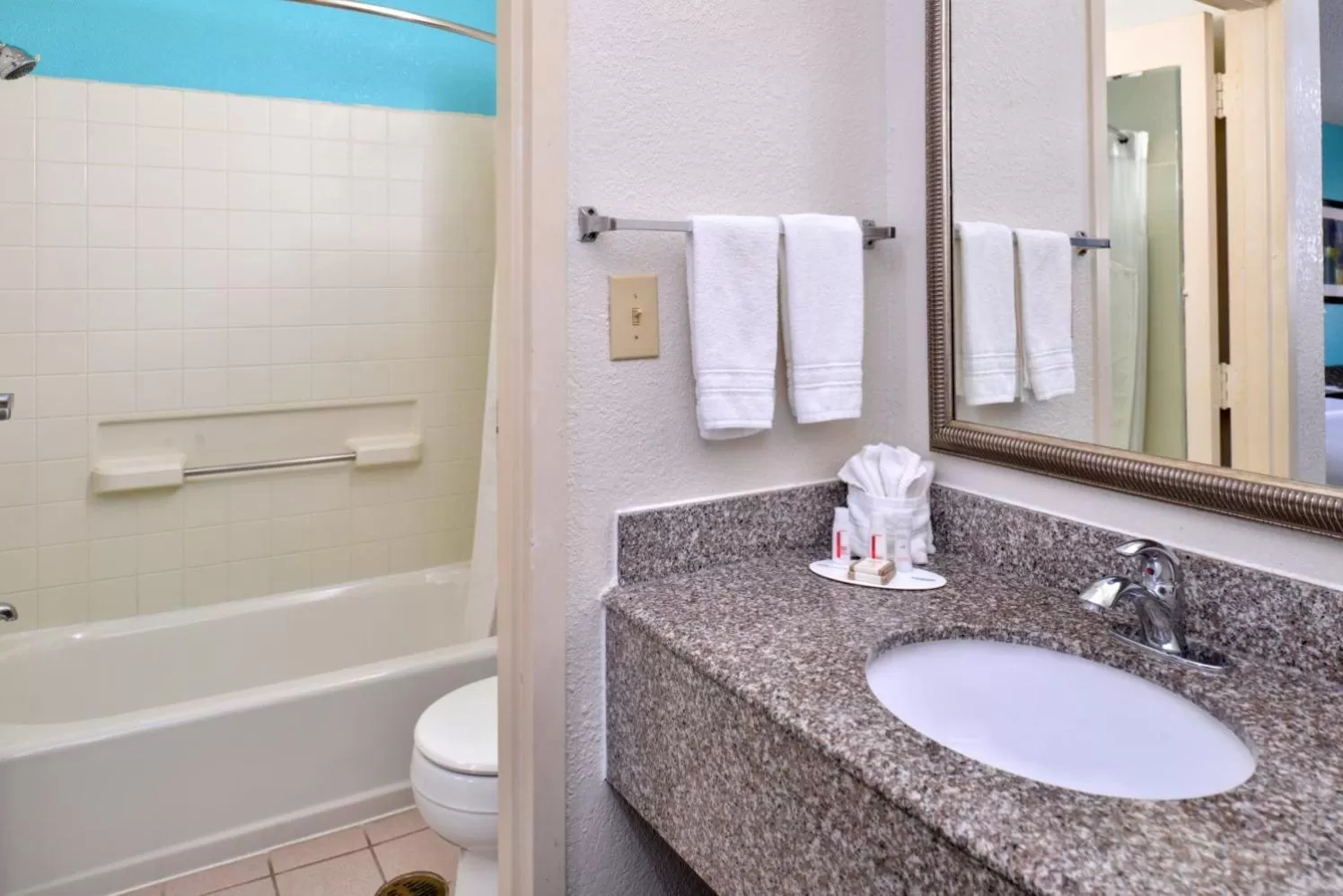 Shower in Howard Johnson by Wyndham Houston Heights Downtown