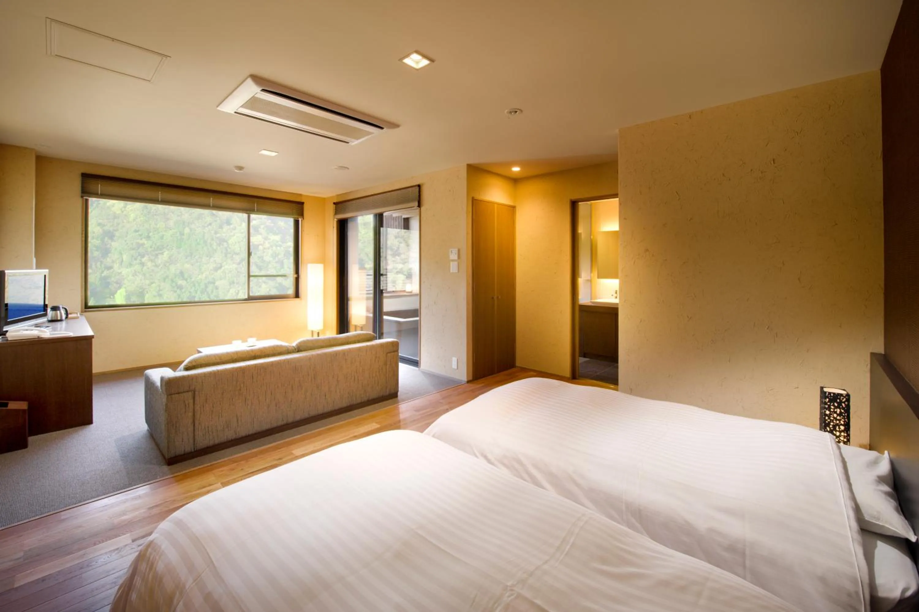 Photo of the whole room, Bed in Aura Tachibana