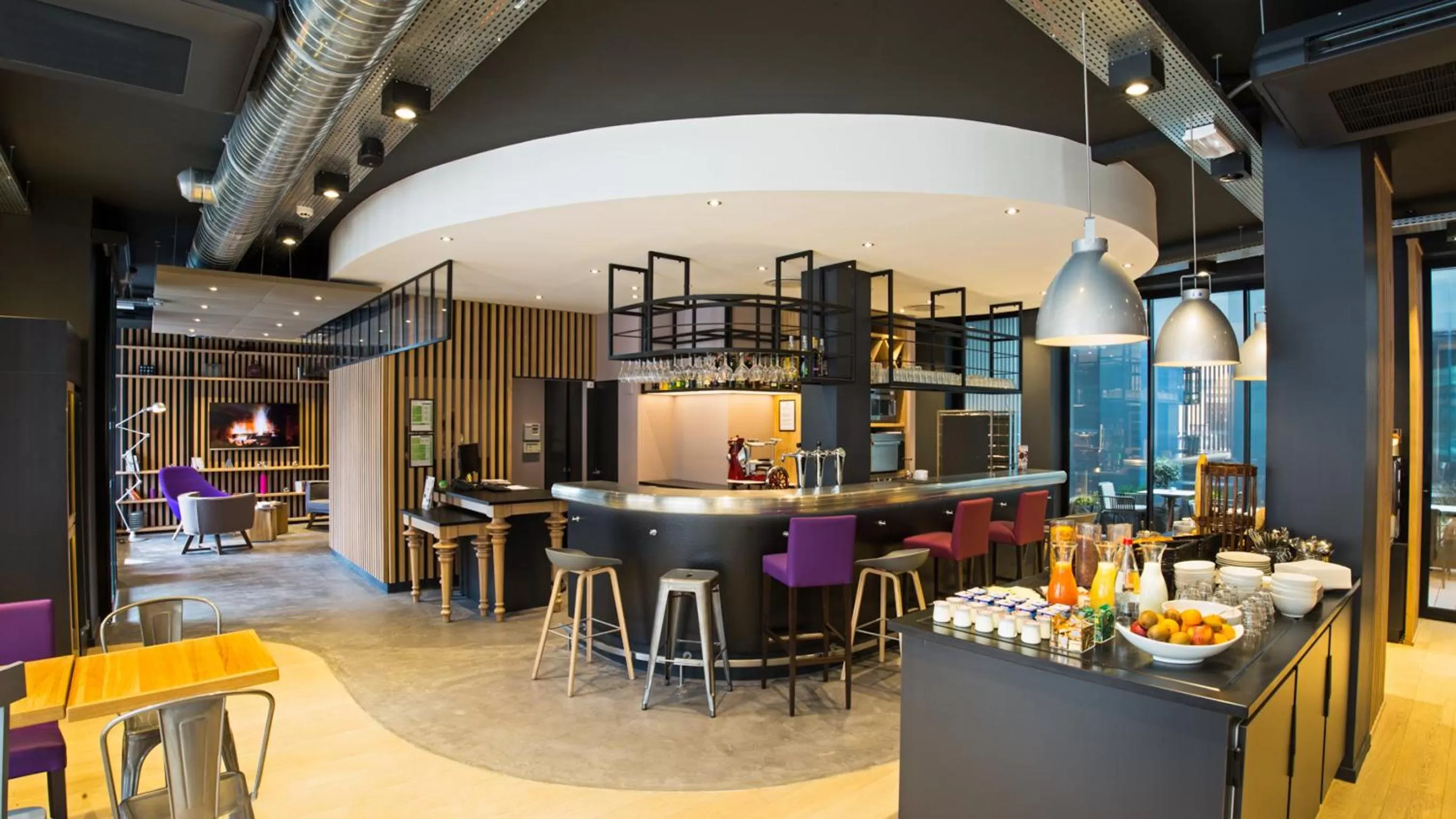 Lounge or bar in Campanile Rennes Centre - Gare