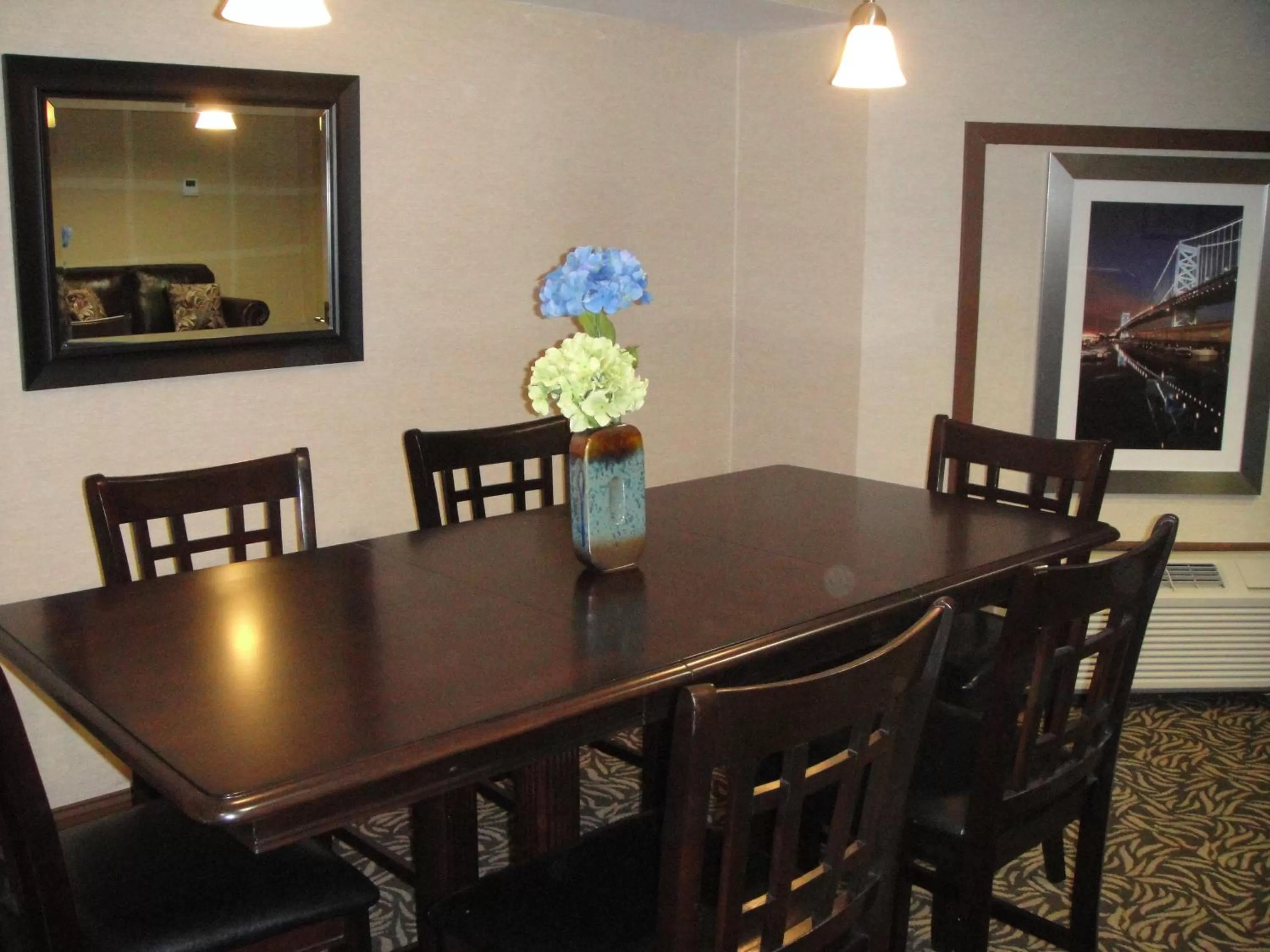 Lounge or bar in Quality Hotel Philadelphia Airport