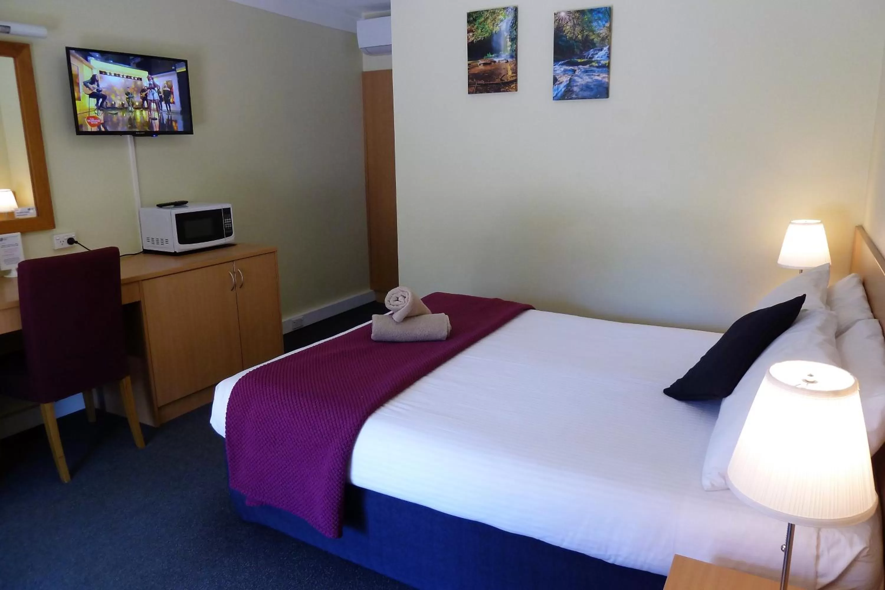 Bed in Sky Rider Motor Inn