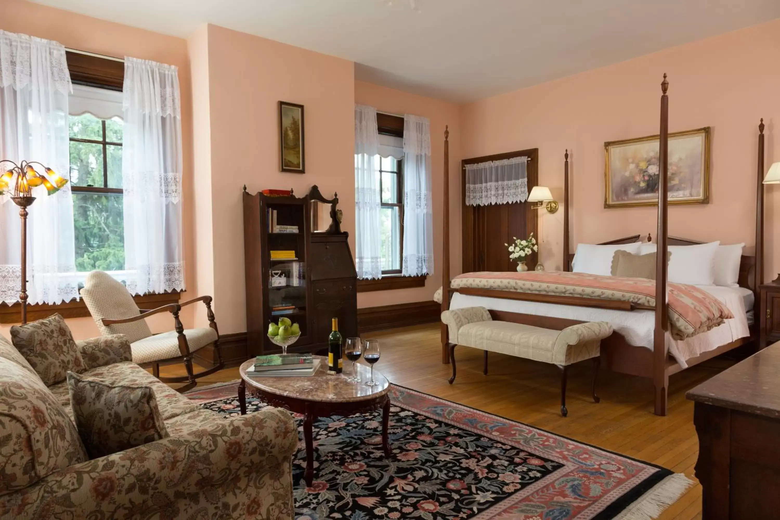 King Suite with Spa Bath in Mercersburg Inn King Suite with Spa Bath in Mercersburg Inn