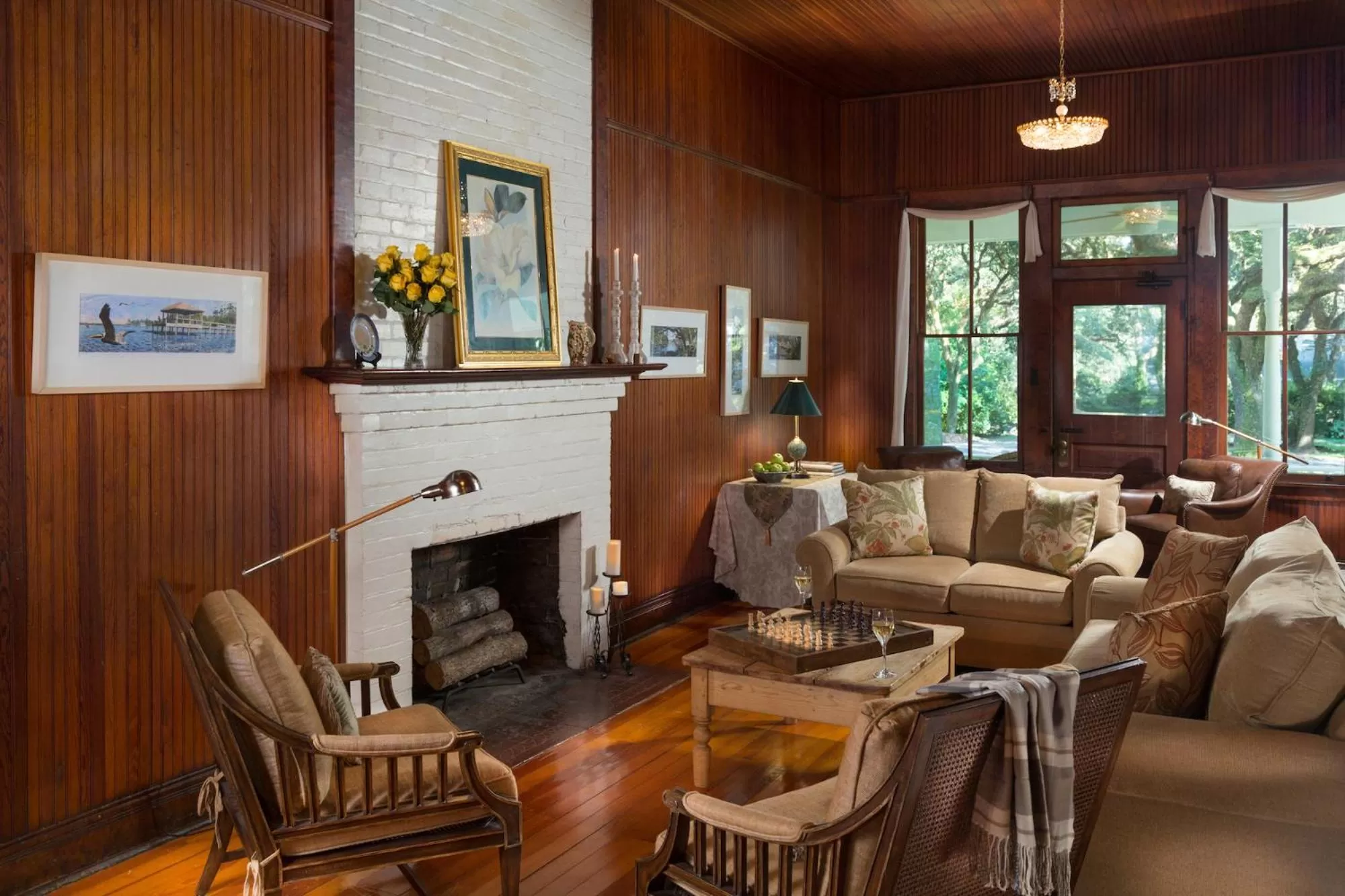 Communal lounge/ TV room in Magnolia Springs Bed and Breakfast