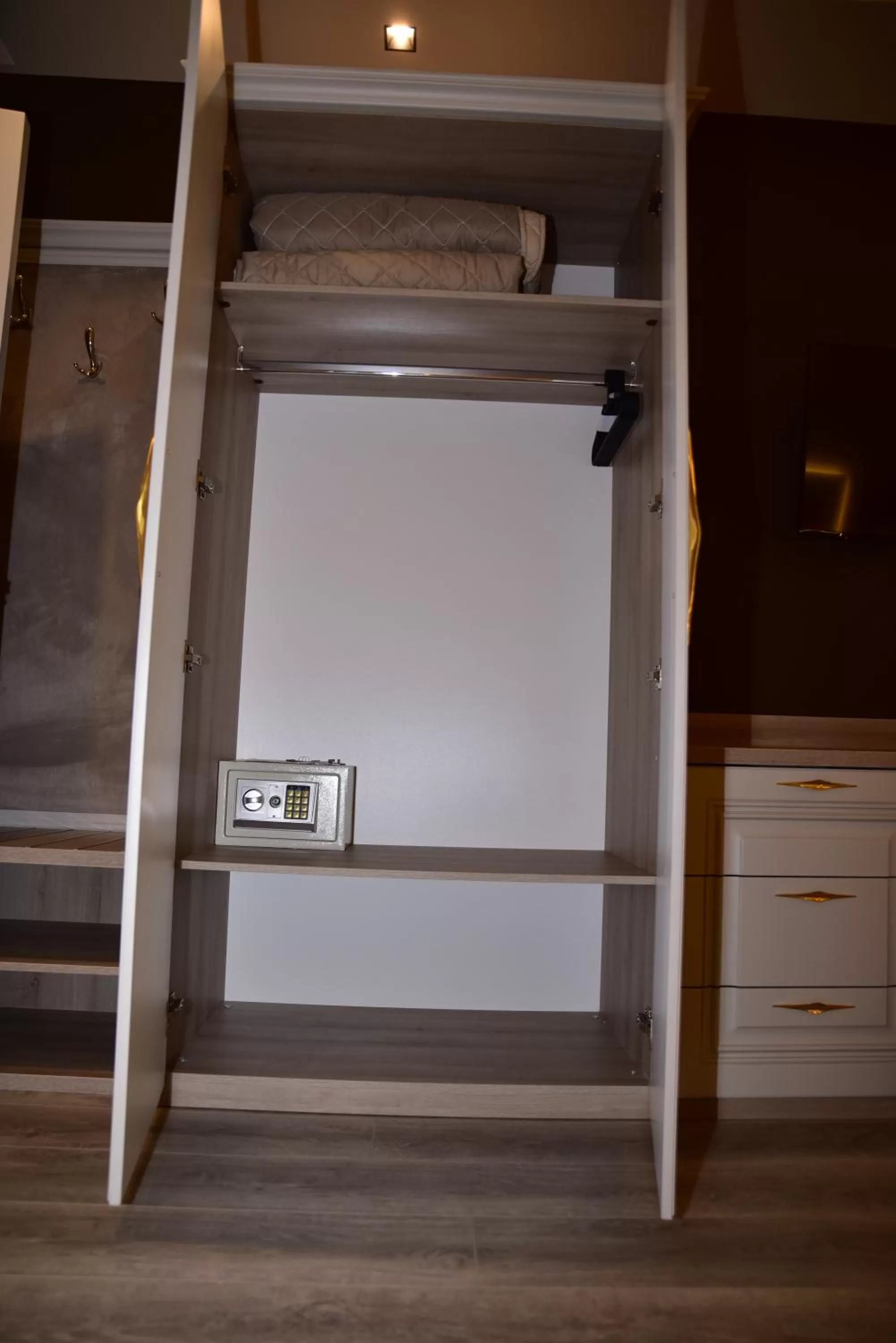 Bunk Bed in The King Resort