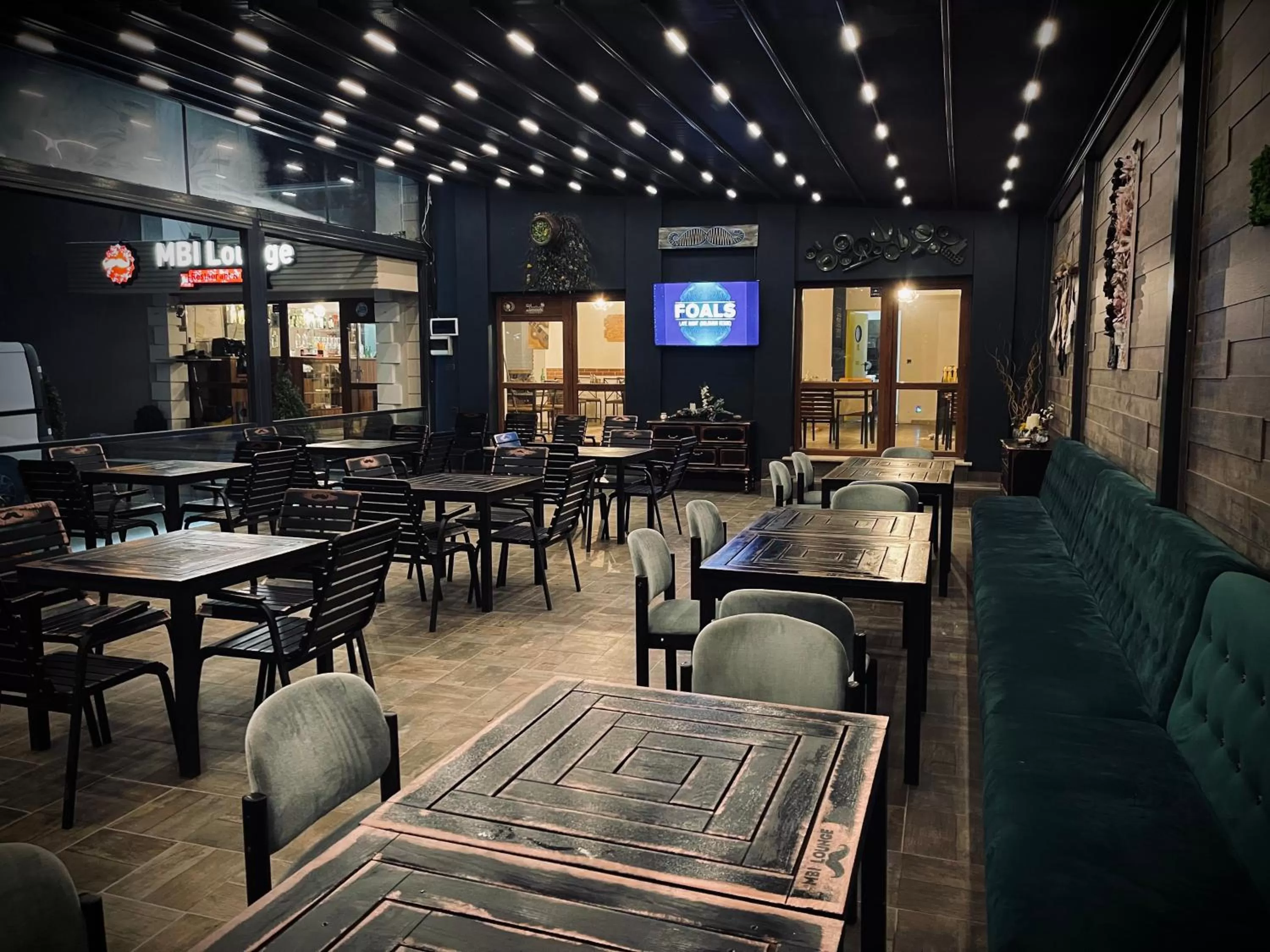 Restaurant/places to eat in MBI Travel Inn