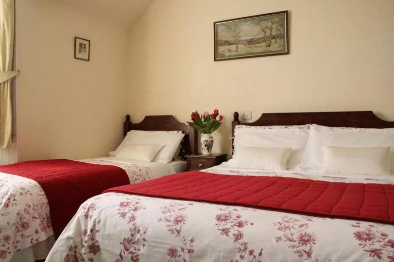 Bedroom, Bed in Dunallan Guest House