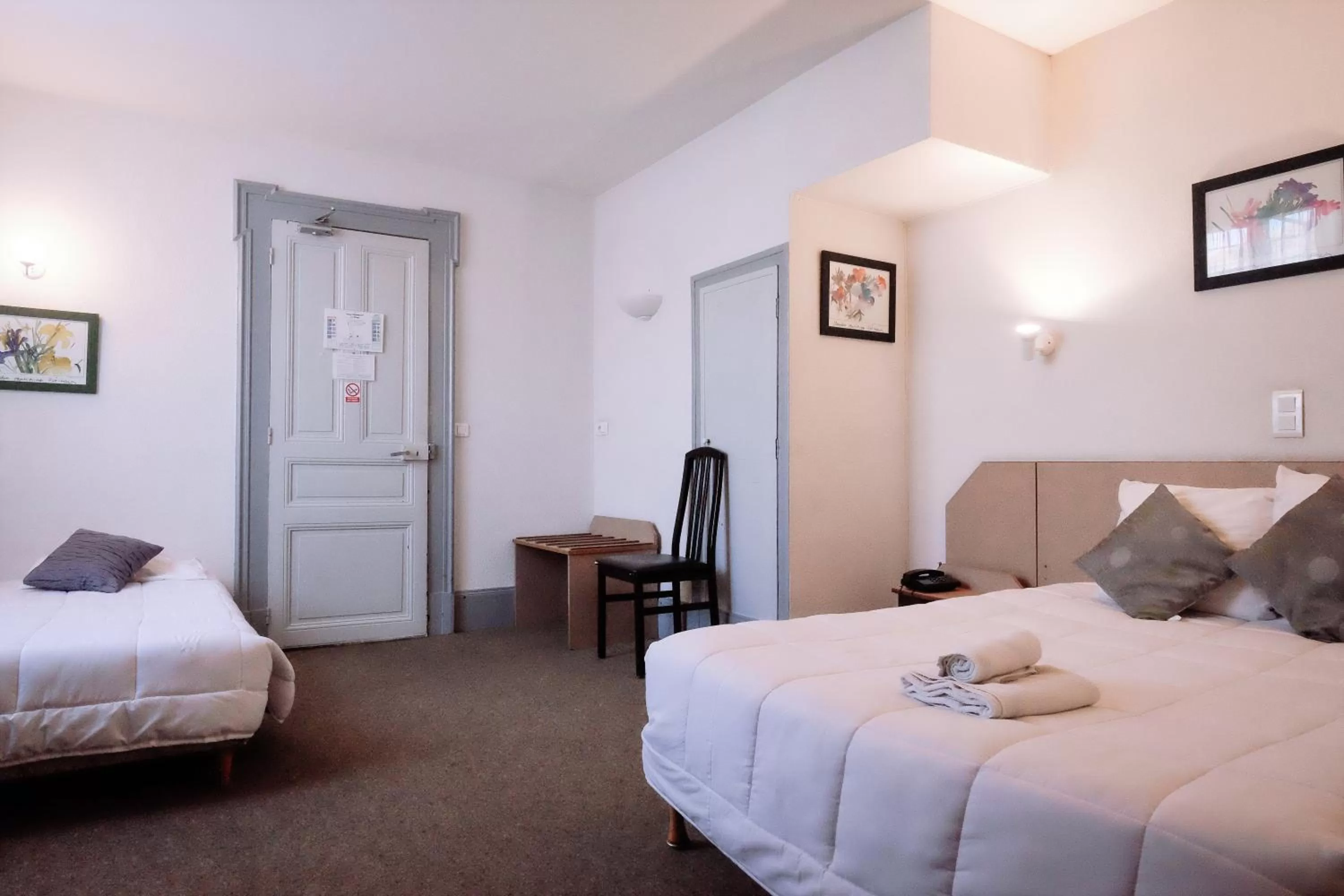 Bed in Hôtel Pedussaut