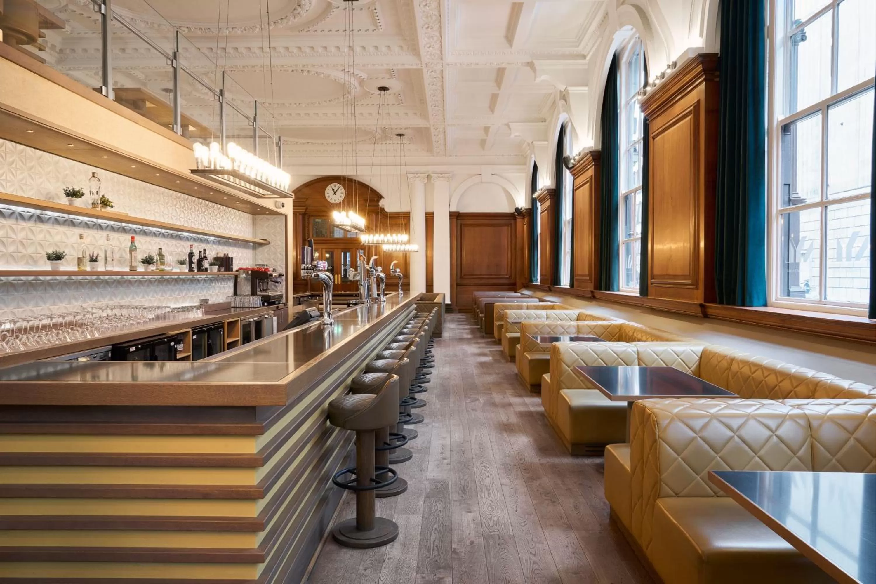 Lounge or bar in Aloft Liverpool