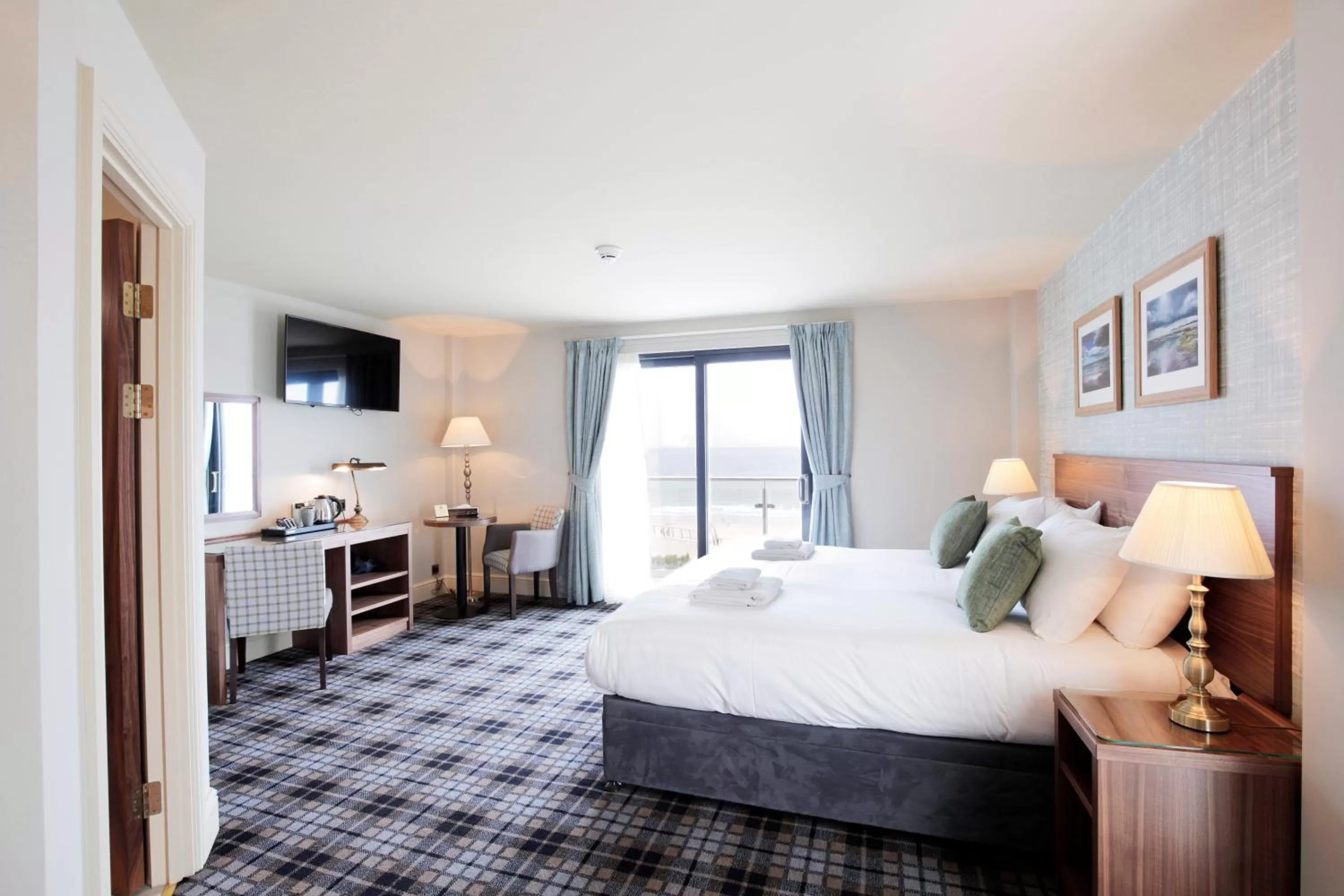 Photo of the whole room, Bed in The Seaburn Inn - The Inn Collection Group