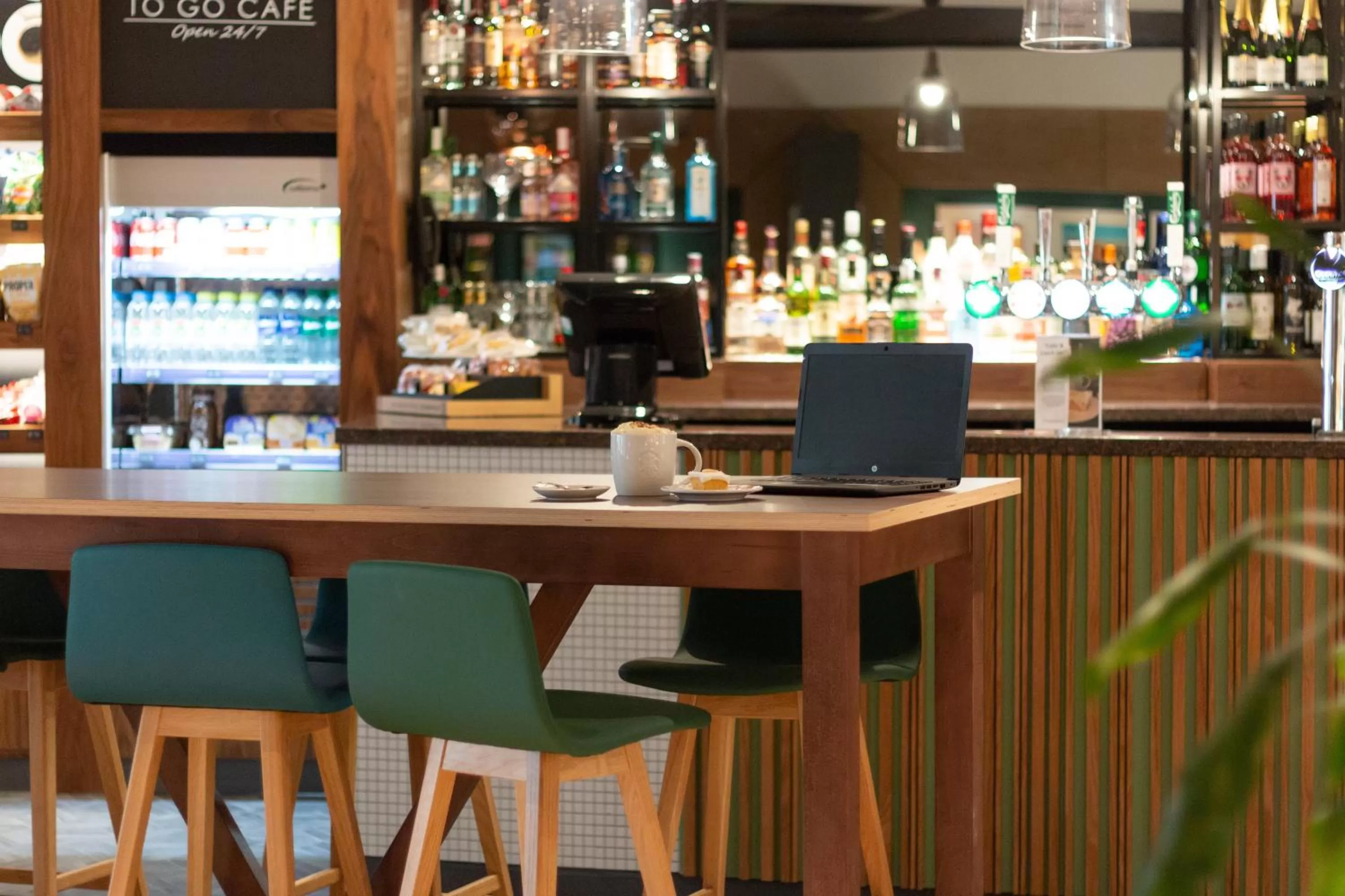 Lounge or bar in Holiday Inn Ashford - North A20 by IHG