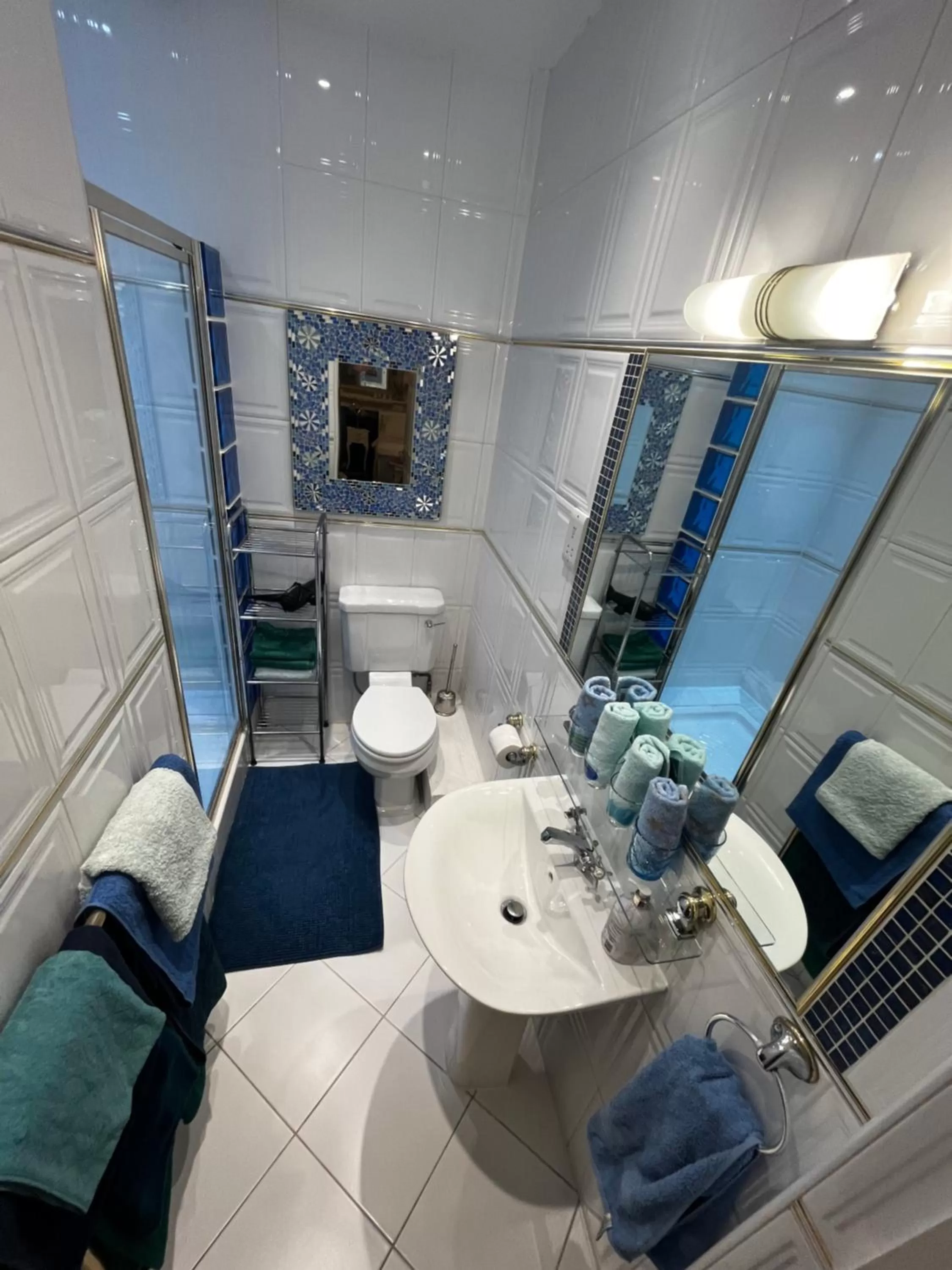 Bathroom in Dawson Place, Juliette's Bed and Breakfast