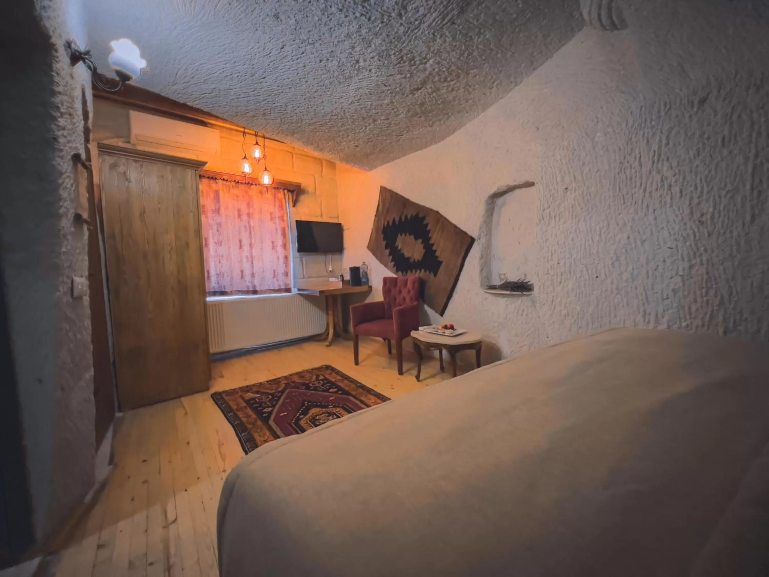 View (from property/room), Bed in Local Cave House