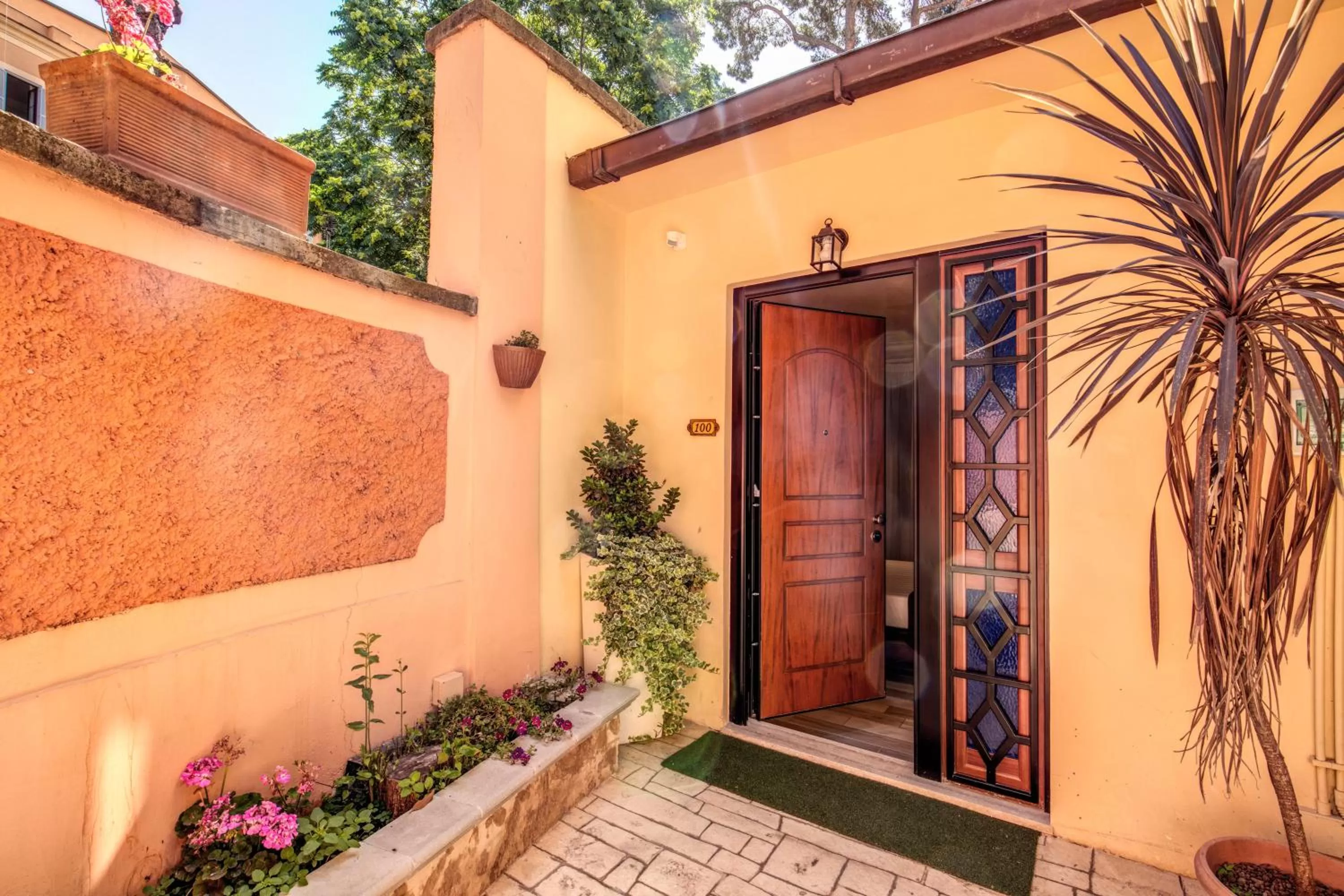 Property building in Rome Garden Hotel