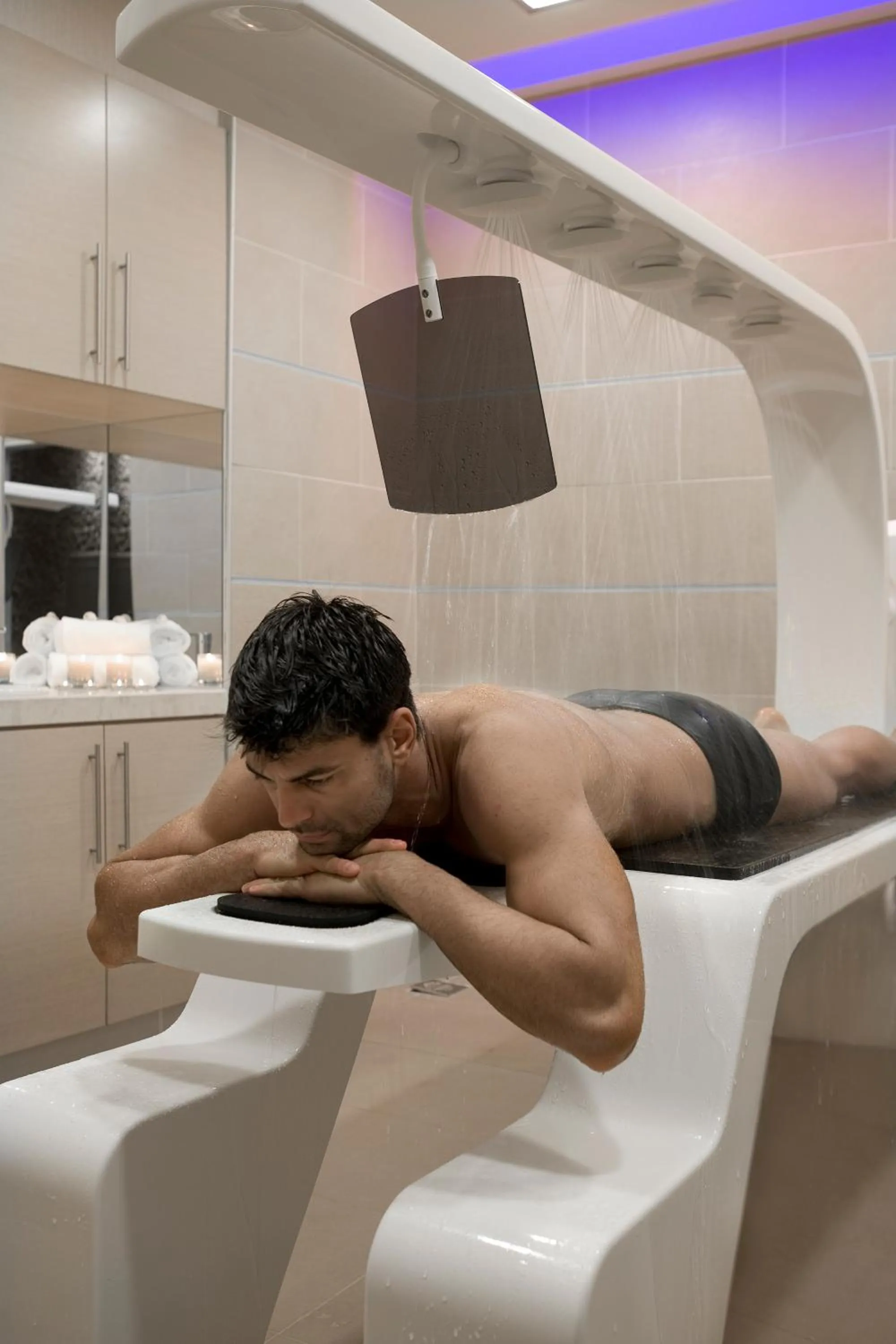 Hot Tub in Ramada Plaza by Wyndham Thraki