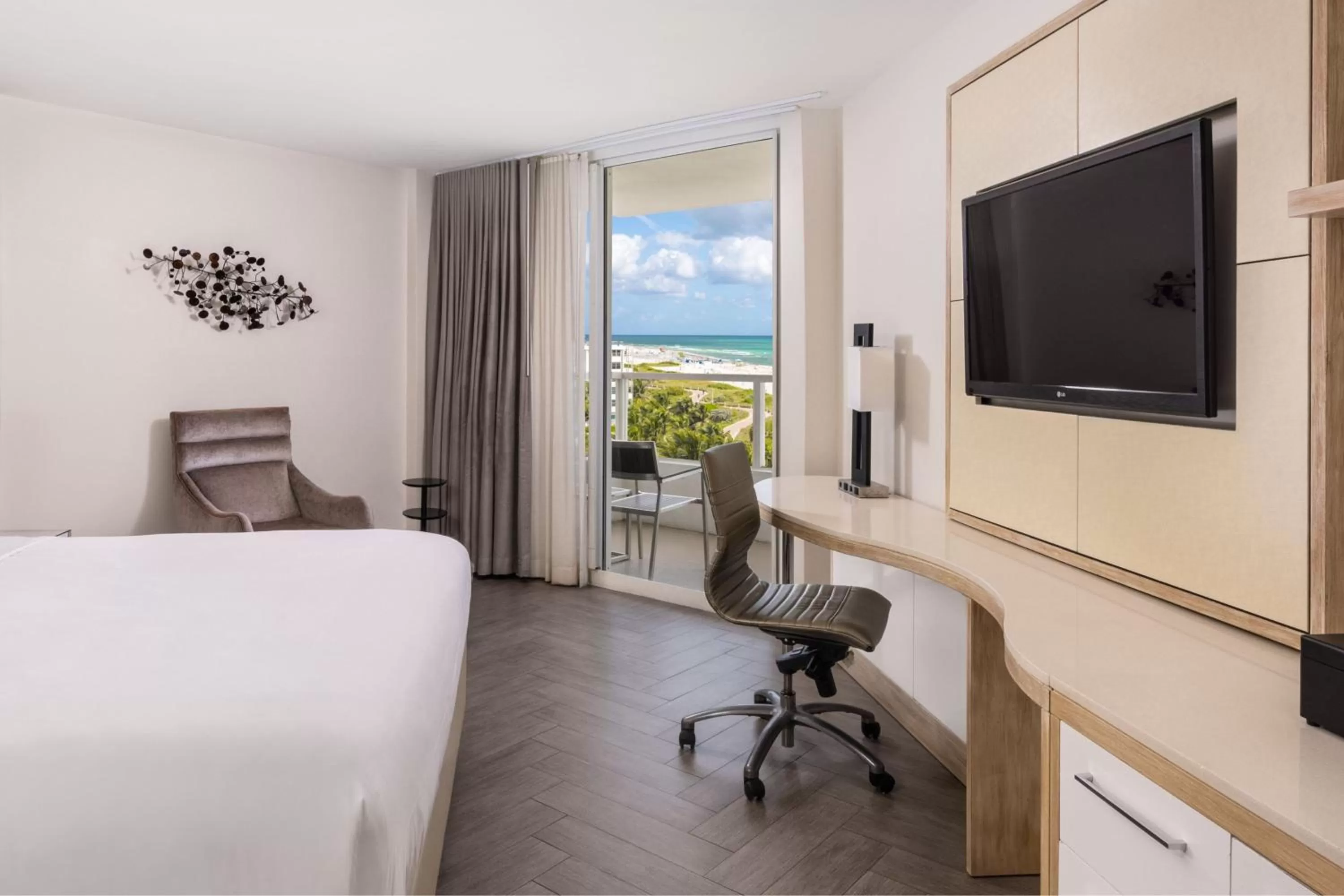 King Room with Ocean View and Balcony in Marriott Stanton South Beach