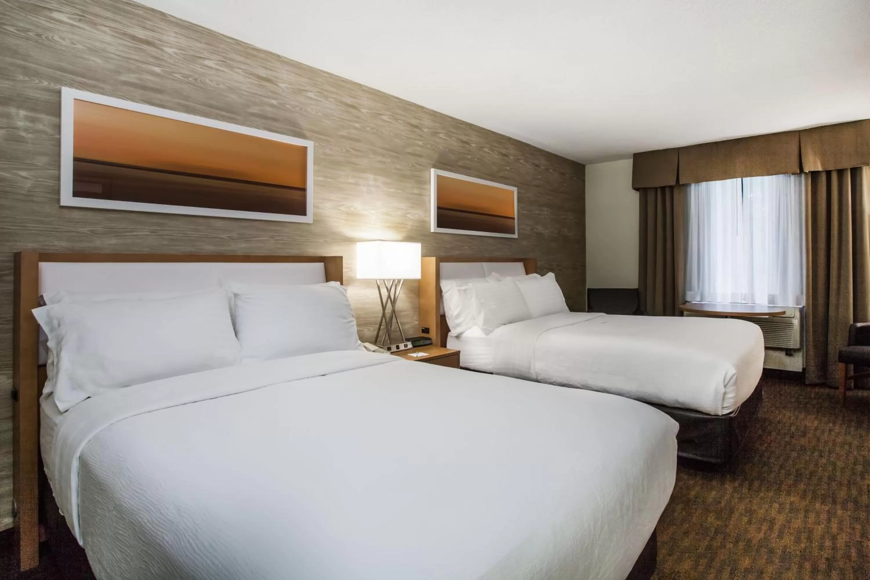 Photo of the whole room, Bed in Holiday Inn Saratoga Springs by IHG