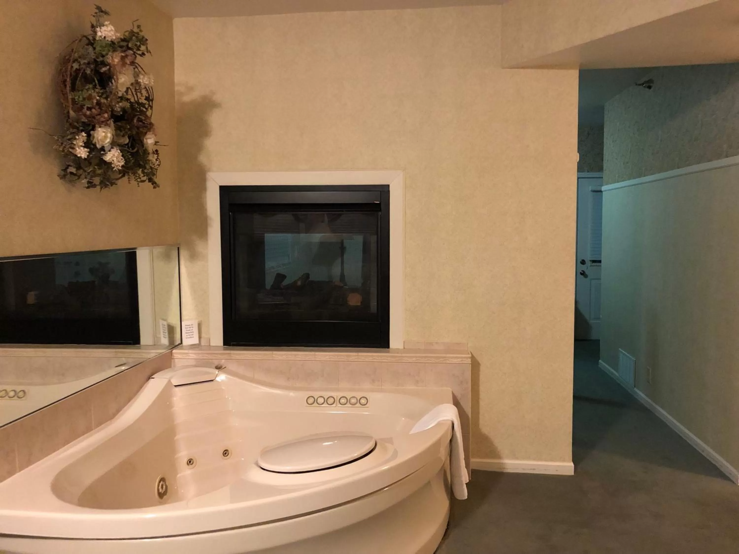 Hot Tub in Afton House Inn