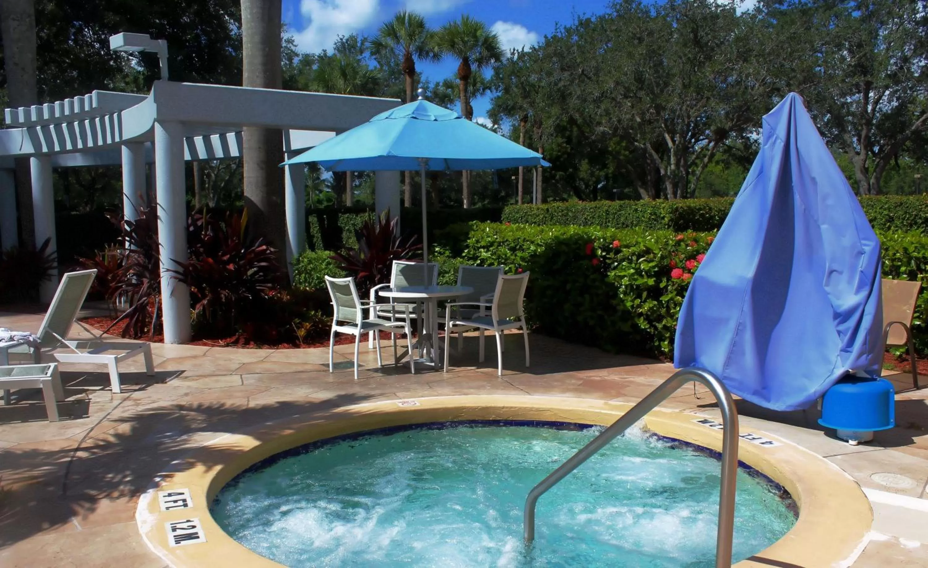 Hot Tub in Hilton Boca Raton Suites