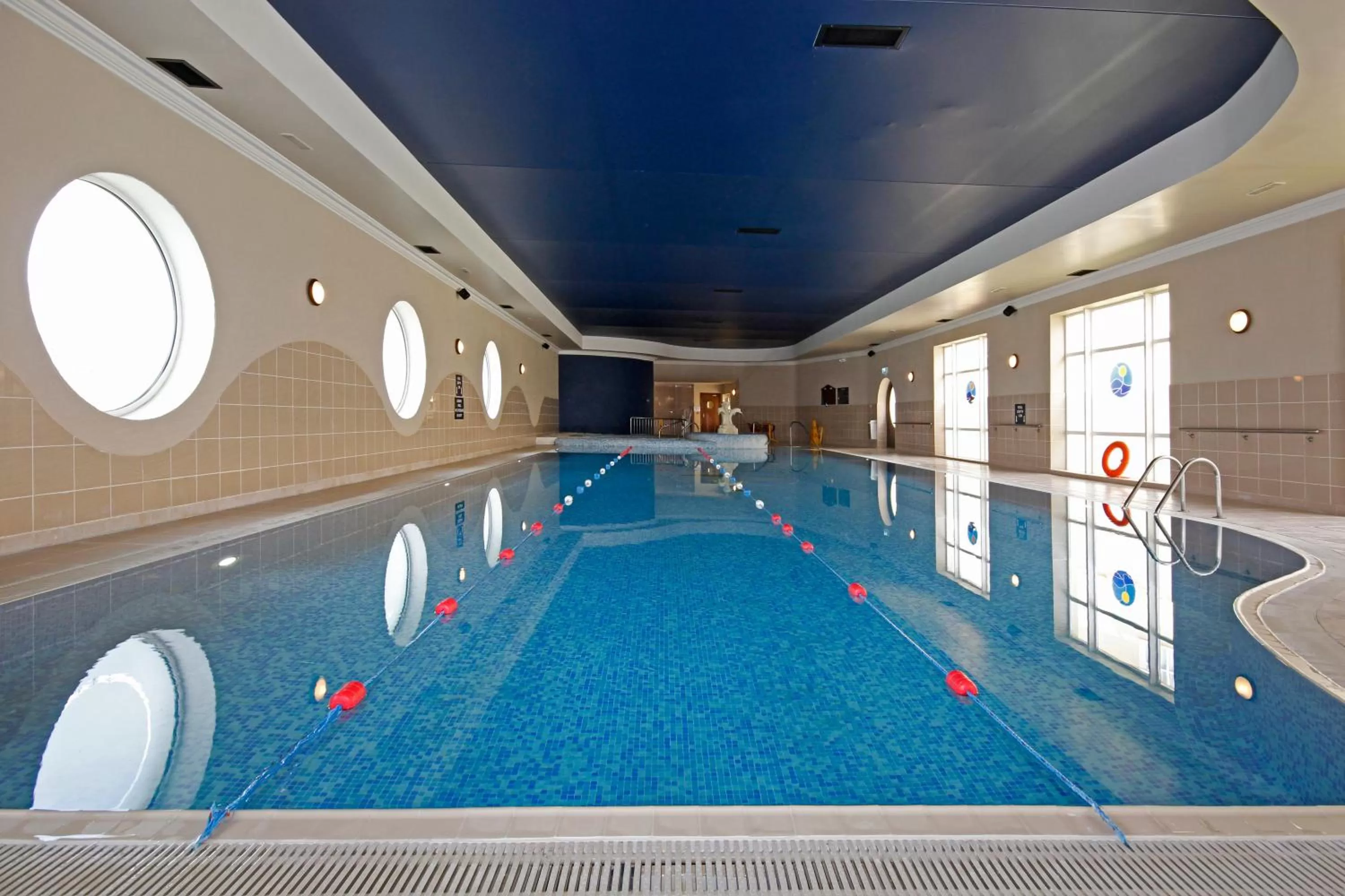 Swimming pool in Seven Oaks Hotel